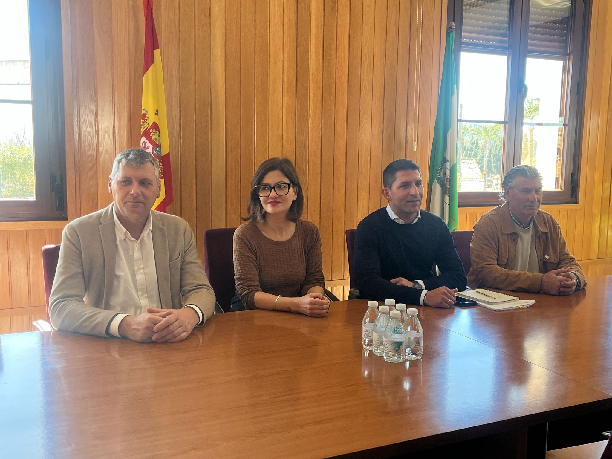 La ministra de Juventud e Infancia, Sira Rego, junto a los alcaldes de Jimena, Tesorillo y Secadero. El Gobierno prevé que las ayudas para los daños por las borrascas lleguen en los próximos tres meses La ministra de Juventud e Infancia, Sira Rego, junto a los alcaldes de Jimena, Tesorillo y Secadero. El Gobierno prevé que las ayudas para los daños por las borrascas lleguen en los próximos tres meses