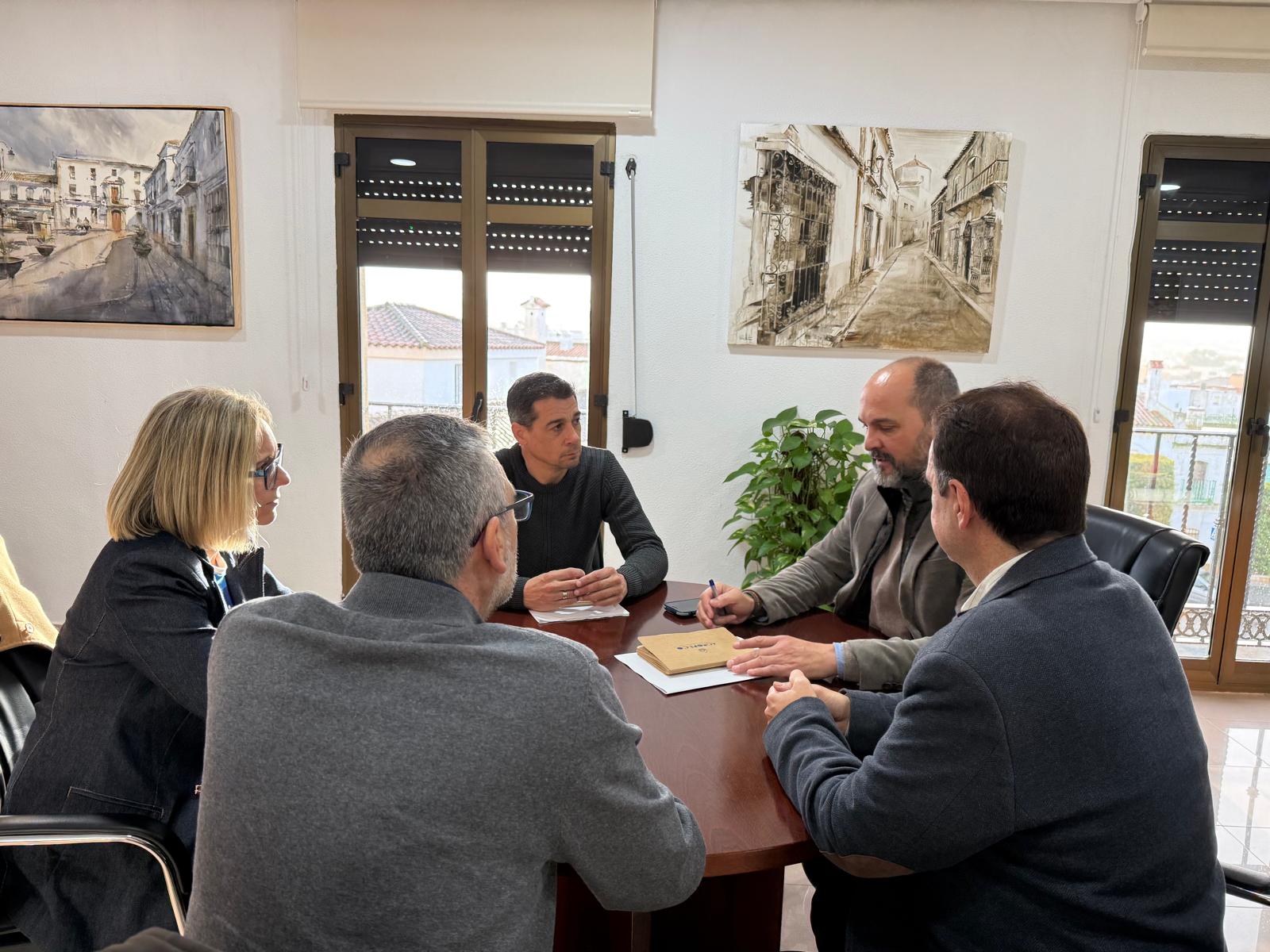 El alcalde de Los Barrios y el delegado Carlos Torres abordan mejoras en el Centro de Salud de Palmones con el Área Sanitaria El alcalde de Los Barrios y el delegado Carlos Torres abordan mejoras en el Centro de Salud de Palmones con el Área Sanitaria