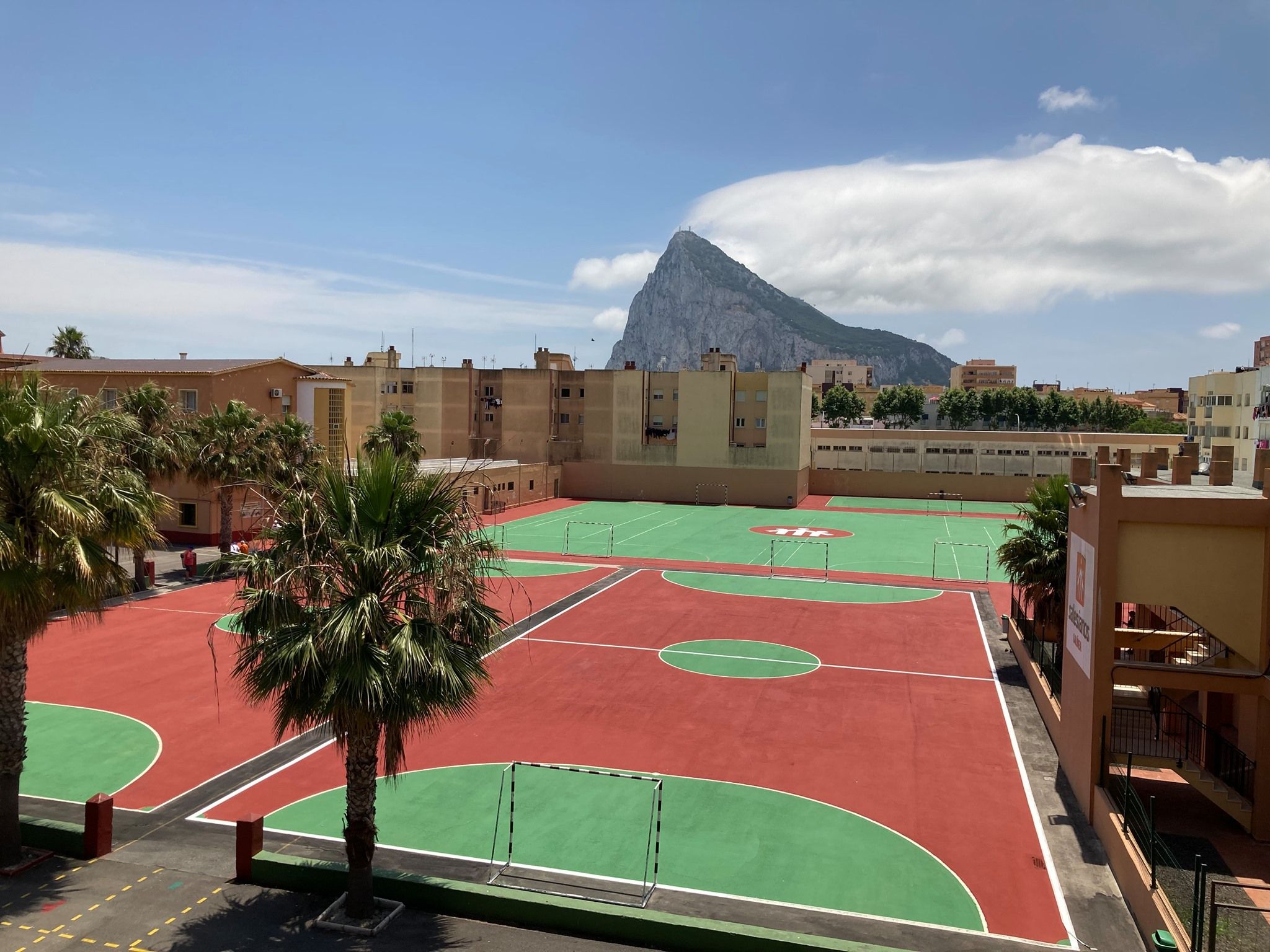 El Colegio Salesianos de La Línea activa el protocolo tras encontrar un cuchillo en la mochila de un alumno El Colegio Salesianos de La Línea activa el protocolo tras encontrar un cuchillo en la mochila de un alumno