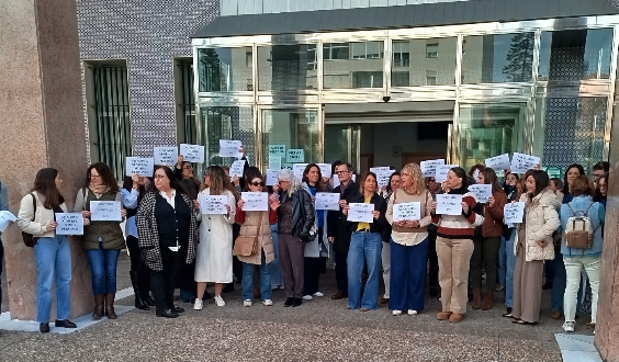 El sector de la justicia en Algeciras protesta contra la Ley de Eficiencia: "Está dejando caos en la administración". Foto: 8Directo El sector de la justicia en Algeciras protesta contra la Ley de Eficiencia: "Está dejando caos en la administración". Foto: 8Directo