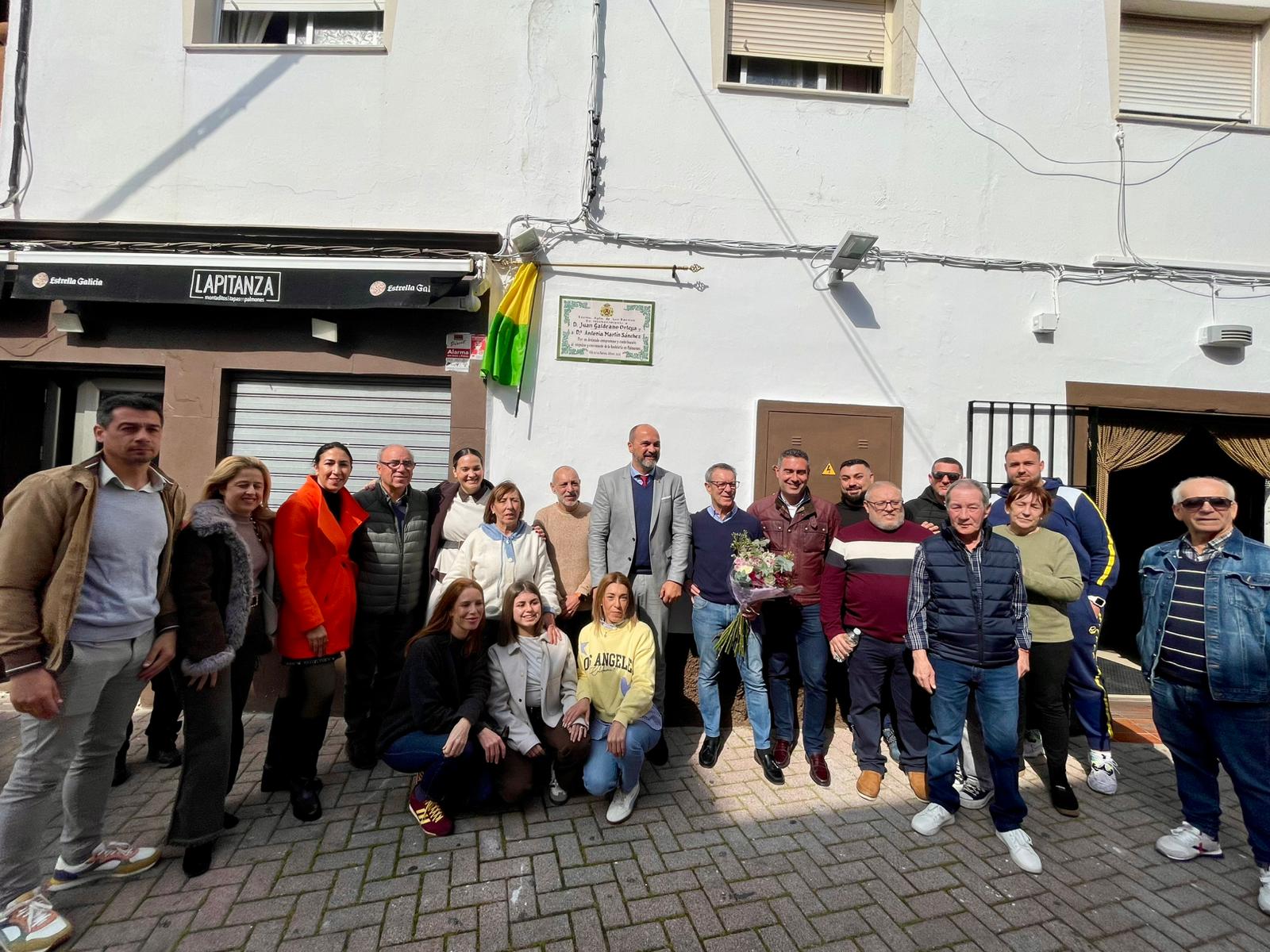 El Ayuntamiento de Los Barrios rinde homenaje al establecimiento comercial y hostelero Juan Galdeano - FOTO S.F / 8Directo