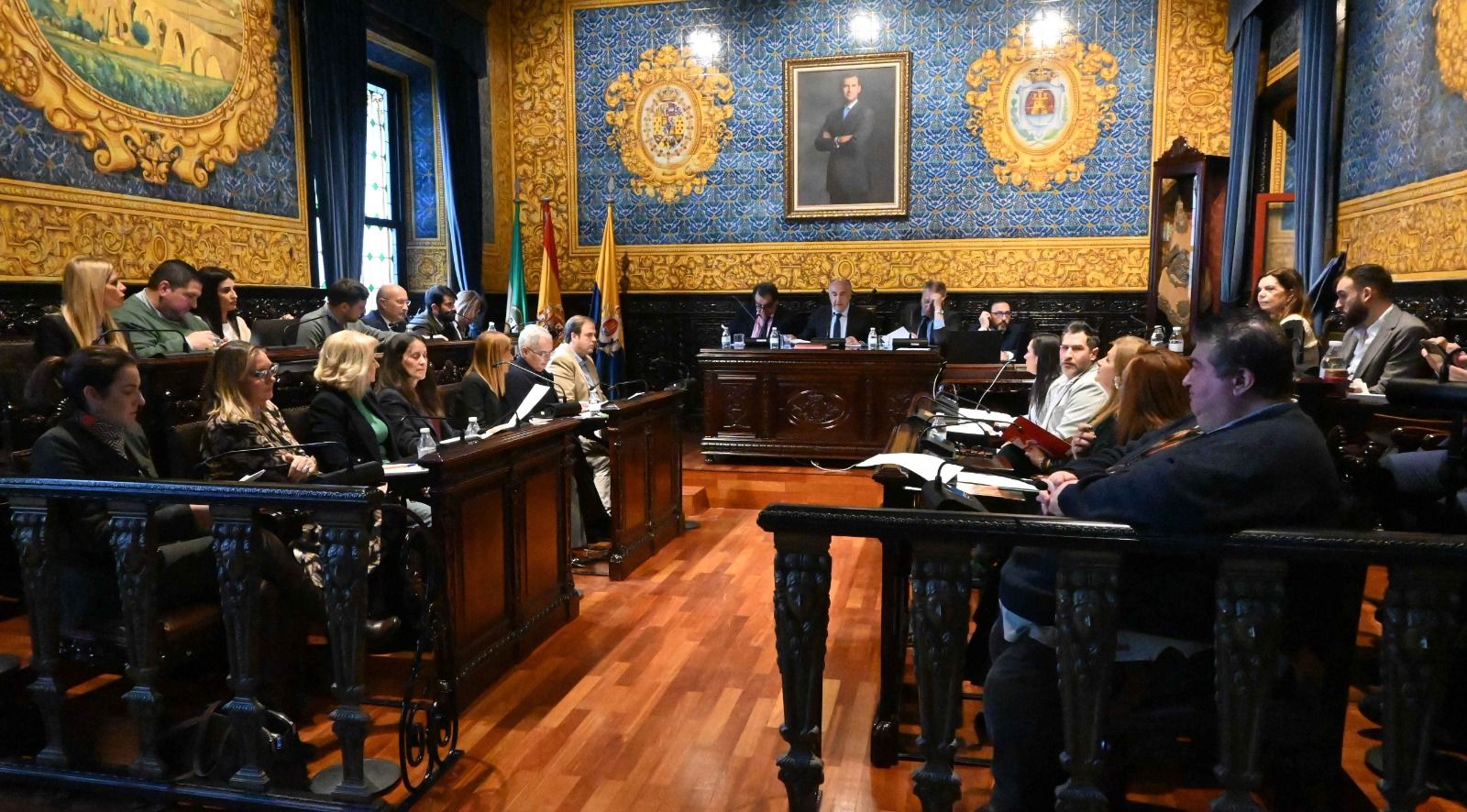 La subida de las tarifas del taxi, las viviendas de La Piñera y los Hijos Adoptivos marcan el pleno de febrero en Algeciras. 