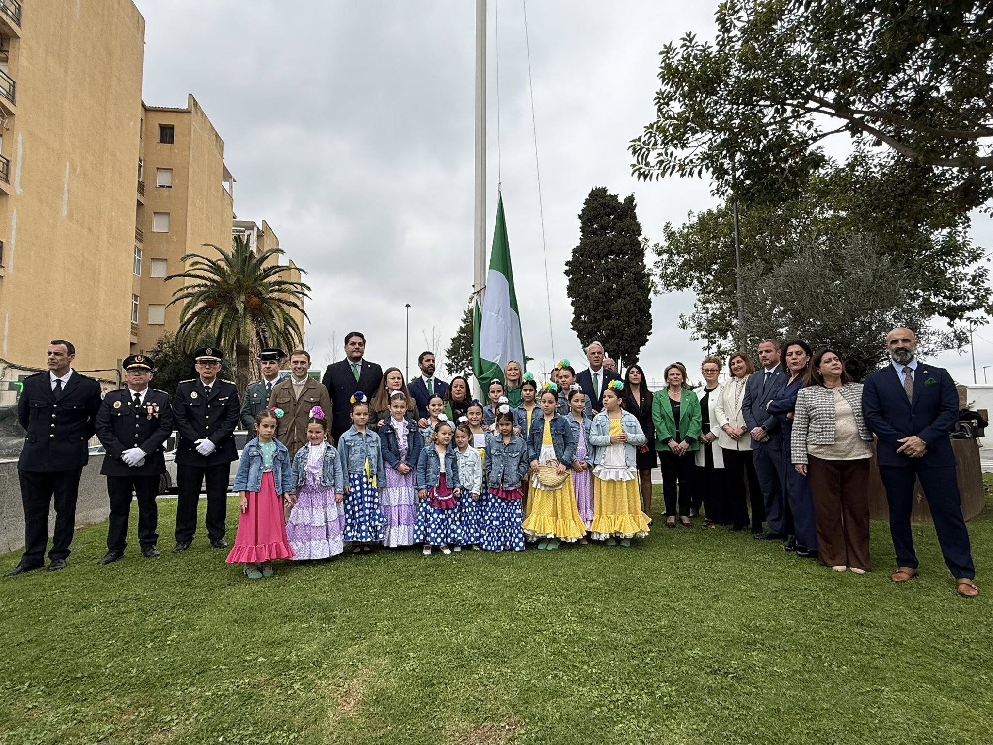 San Roque celebra el Día de Andalucía con la izada de la bandera en la Alameda Alfonso XI - A.C / 8Directo 