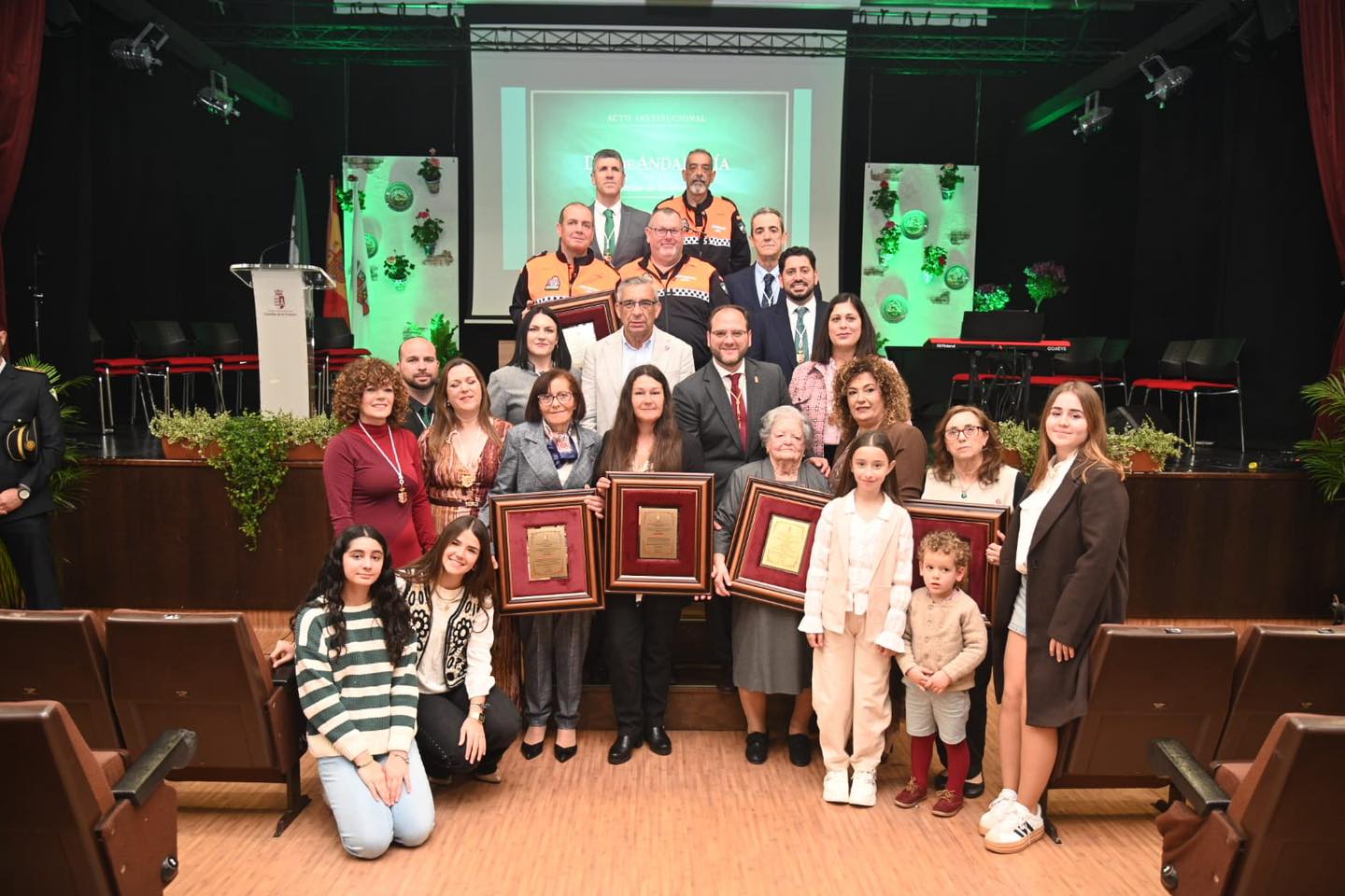 Castellar de la Frontera celebra el día de Andalucía con distinciones y homenajes 