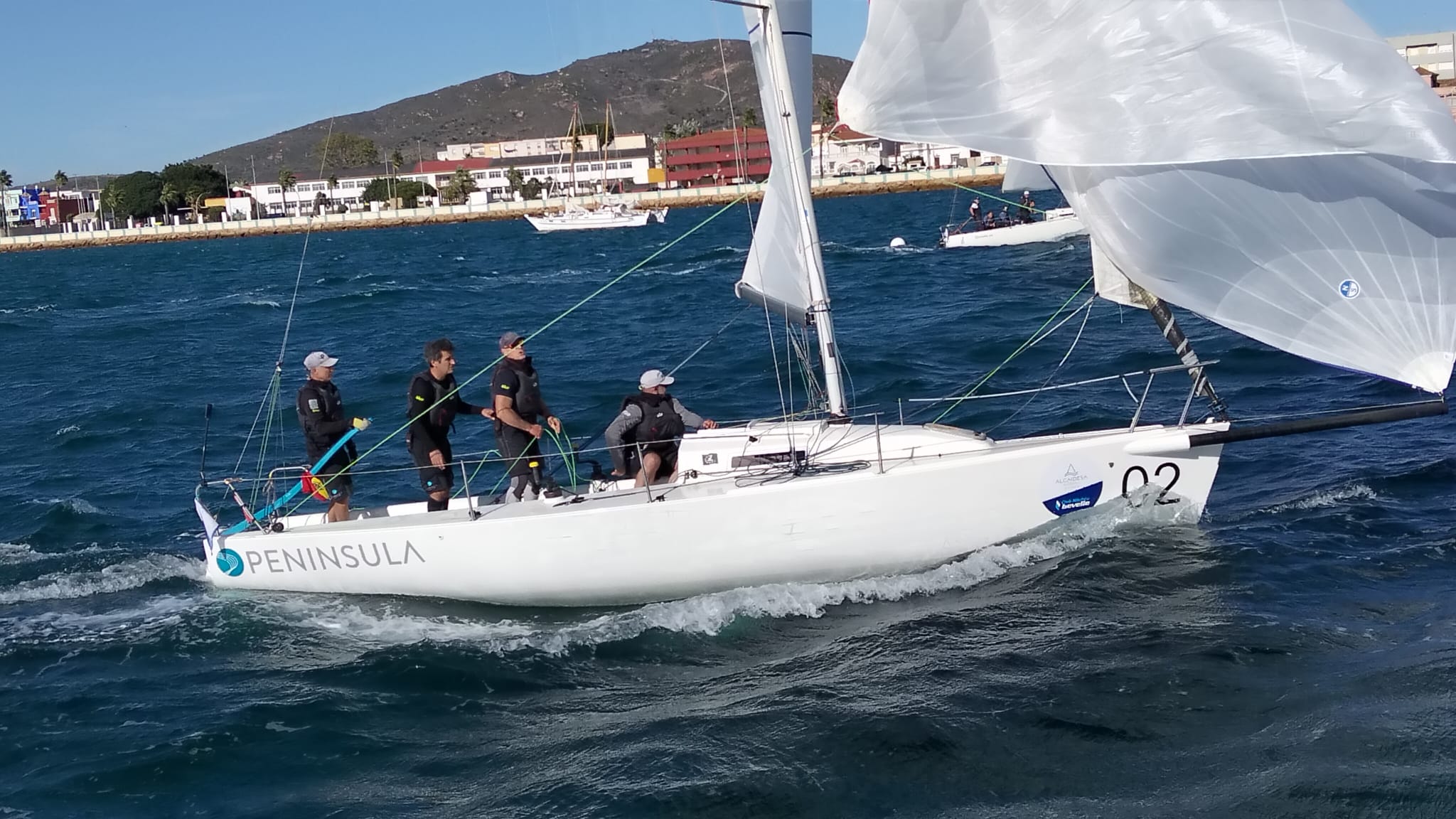 Tres ganadores y máxima igualdad en el inicio del Campeonato de Andalucía de J/80 en La Línea