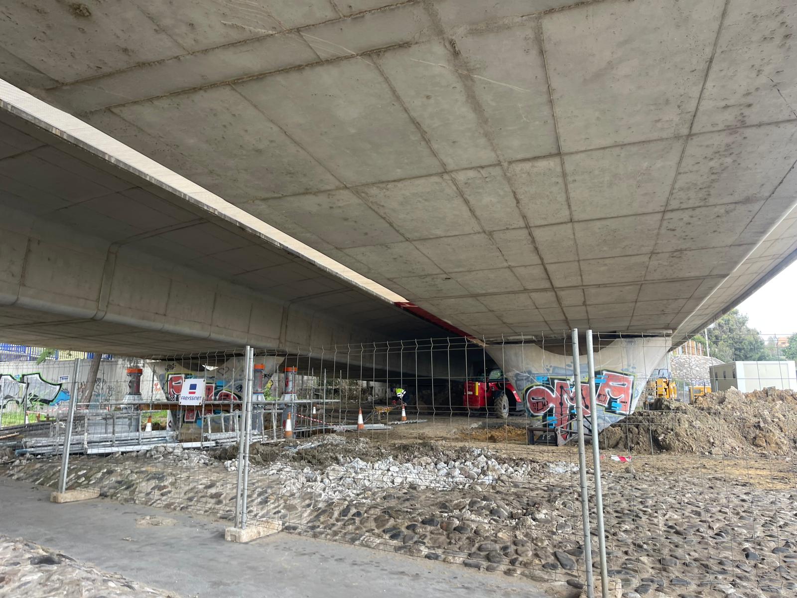 El puente del acceso norte al Puerto de Algeciras, objeto de una obra para reparar daños y reforzar la seguridad. Foto: Sofía Furse. 