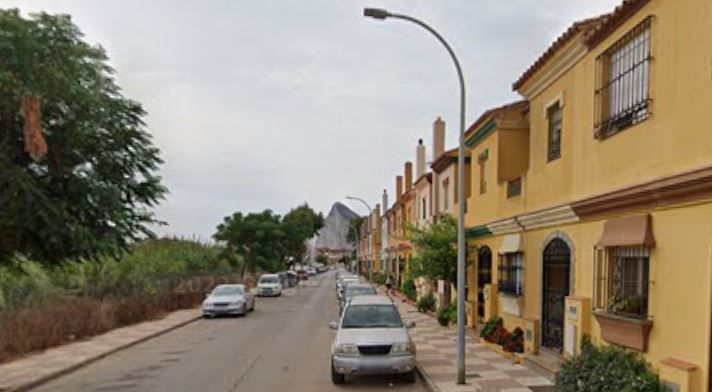 Reordenada la circulación en la calle Arenal tras los trabajos de mejora del firme realizados en la zona Reordenada la circulación en la calle Arenal tras los trabajos de mejora del firme realizados en la zona