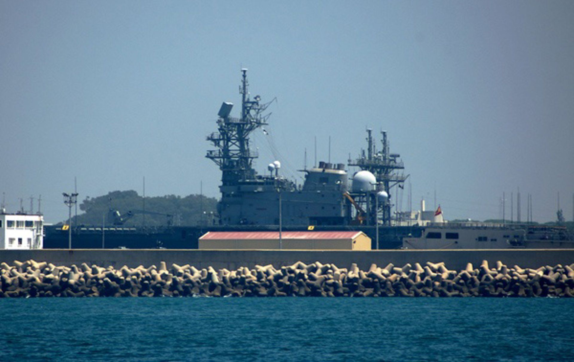 Aeropuerto de la Base de Rota (Cádiz) en una imagen de archivo - EMILIO DEL PRADO - Archivo. El alcalde de Rota: "Hay movimiento diario de aviones y barcos pero no sabemos a dónde, nunca nos informan"