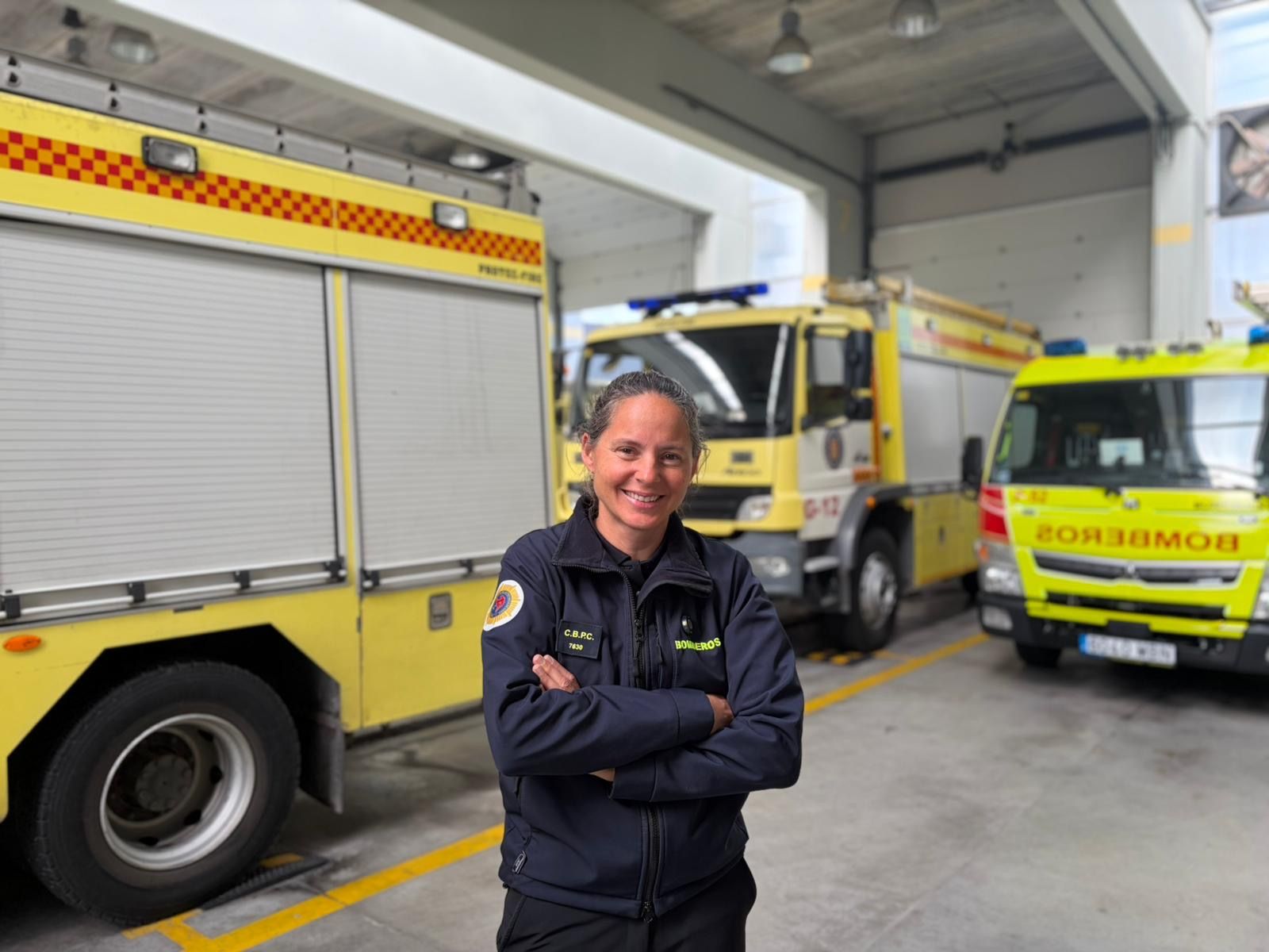 Laura Ordoñez, bombera de Algeciras: "Siempre tenemos que demostrar que valemos para el puesto". Foto: Sofía Furse / 8Directo. Laura Ordoñez, bombera de Algeciras: "Siempre tenemos que demostrar que valemos para el puesto". Foto: Sofía Furse / 8Directo.