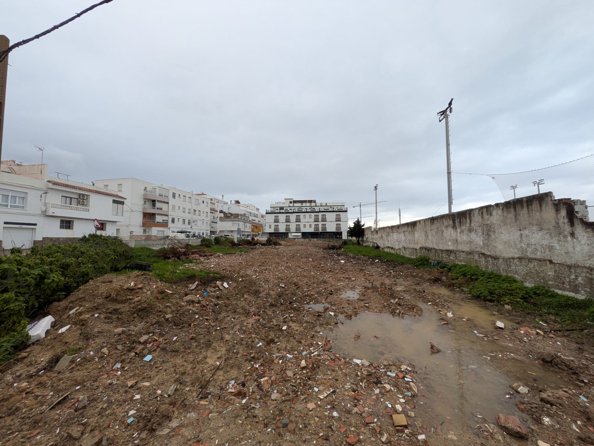 'Tarifa no se vende' critica la demolición de la Escuela del Congo por el proyecto de VPO en Extramuros