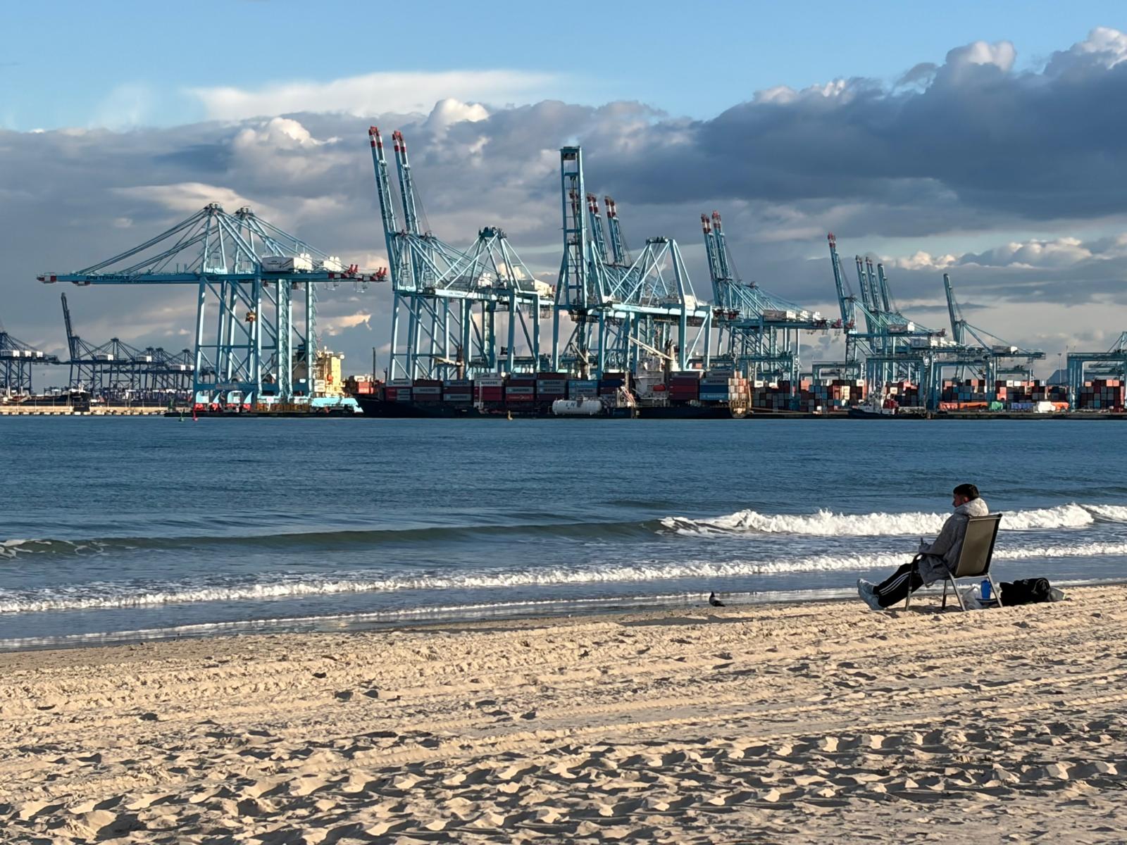 El Rinconcillo espera la solución definitiva entre riña política, vertidos y pérdida de arena. Foto: F.M.