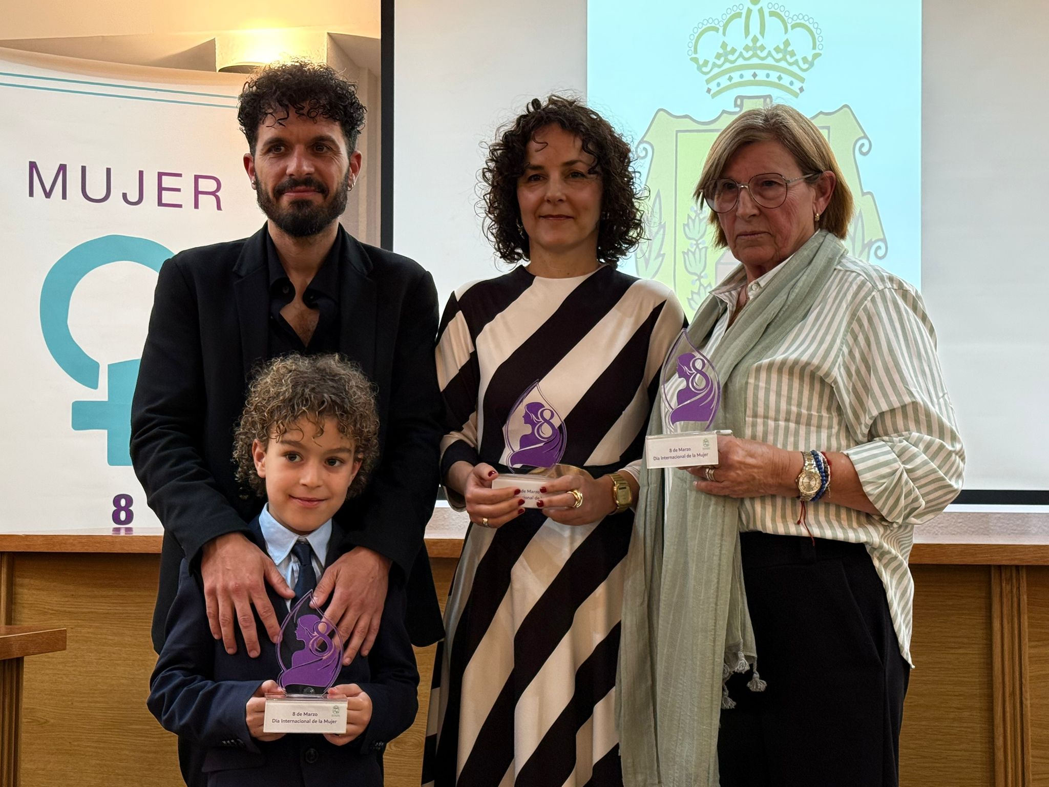 Los Barrios rinde homenaje a Almudena Ariza, Mari Ángeles Martínez y Miriam Cabas