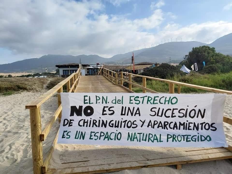 Agaden pide a la Delegación del Gobierno que lidere la coordinación ante los eventos musicales en chiringuitos del Parque Natural del Estrecho