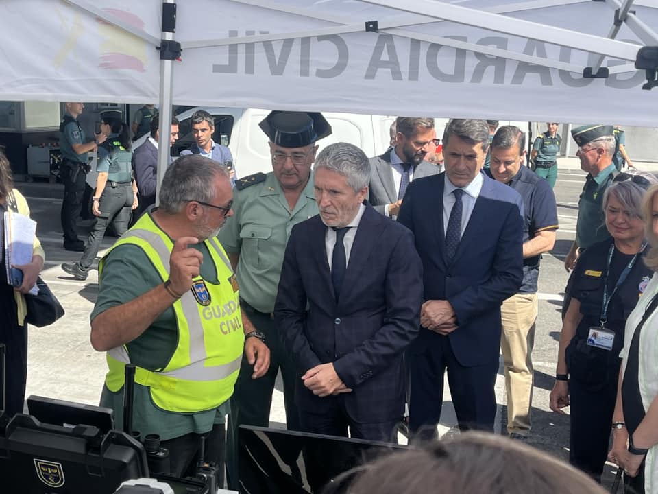 El ministro de Interior, Fernando Grande-Marlaska, en una visita el Puerto de Algeciras. Foto: Belén Jiménez / 8Directo