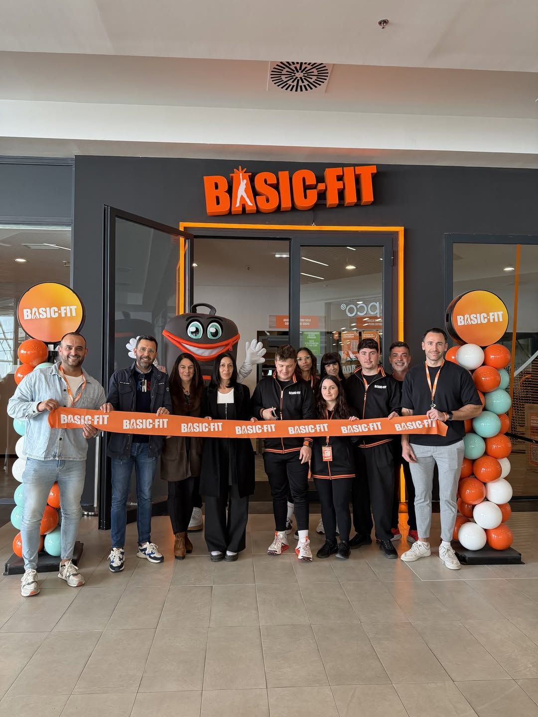 El gimnasio Basic-Fit abre sus puertas en el Centro Comercial Gran Sur de La Línea