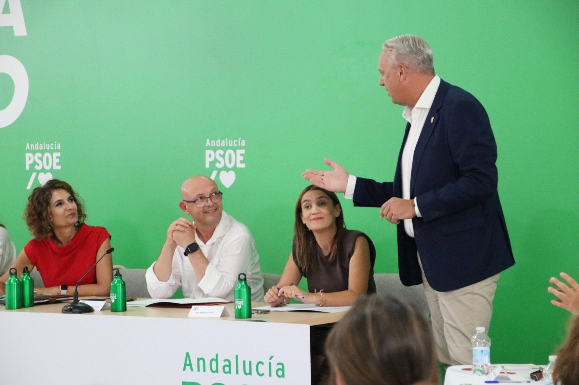 Archivo - La secretaria general del PSOE de Andalucía, María Jesús Montero, escucha al secretario general del PSOE de Cádiz, Juan Carlos Ruiz Boix, en una reunión de la Comisión Ejecutiva Regional en El Puerto de Santa María (Cádiz). - PSOE DE CÁDIZ - Archivo Archivo - La secretaria general del PSOE de Andalucía, María Jesús Montero, escucha al secretario general del PSOE de Cádiz, Juan Carlos Ruiz Boix, en una reunión de la Comisión Ejecutiva Regional en El Puerto de Santa María (Cádiz). - PSOE DE CÁDIZ - Archivo