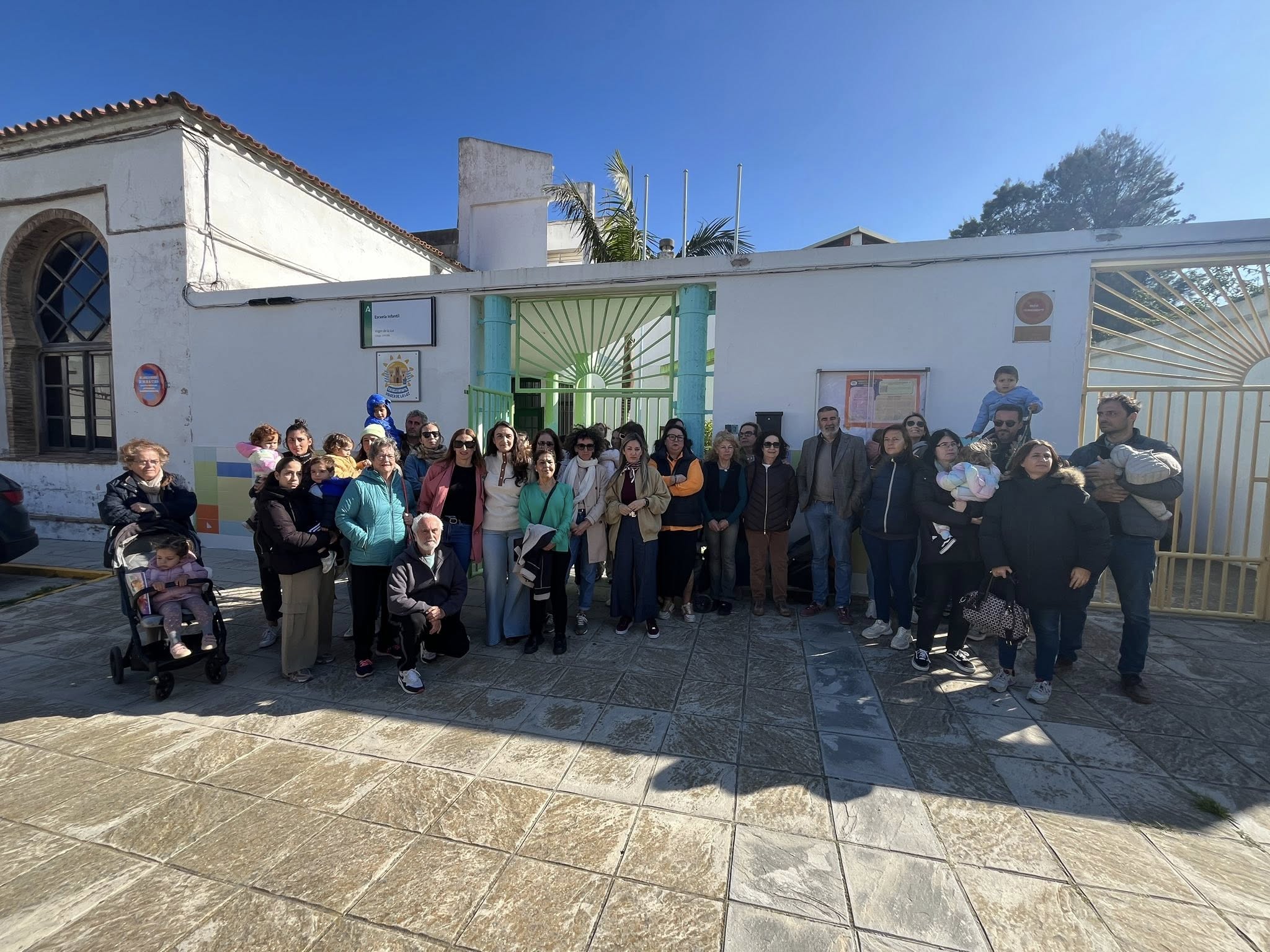 La plantilla de la escuela infantil Virgen de la Luz: "Los niños de Tarifa merecen una educación de calidad" La plantilla de la escuela infantil Virgen de la Luz: "Los niños de Tarifa merecen una educación de calidad"