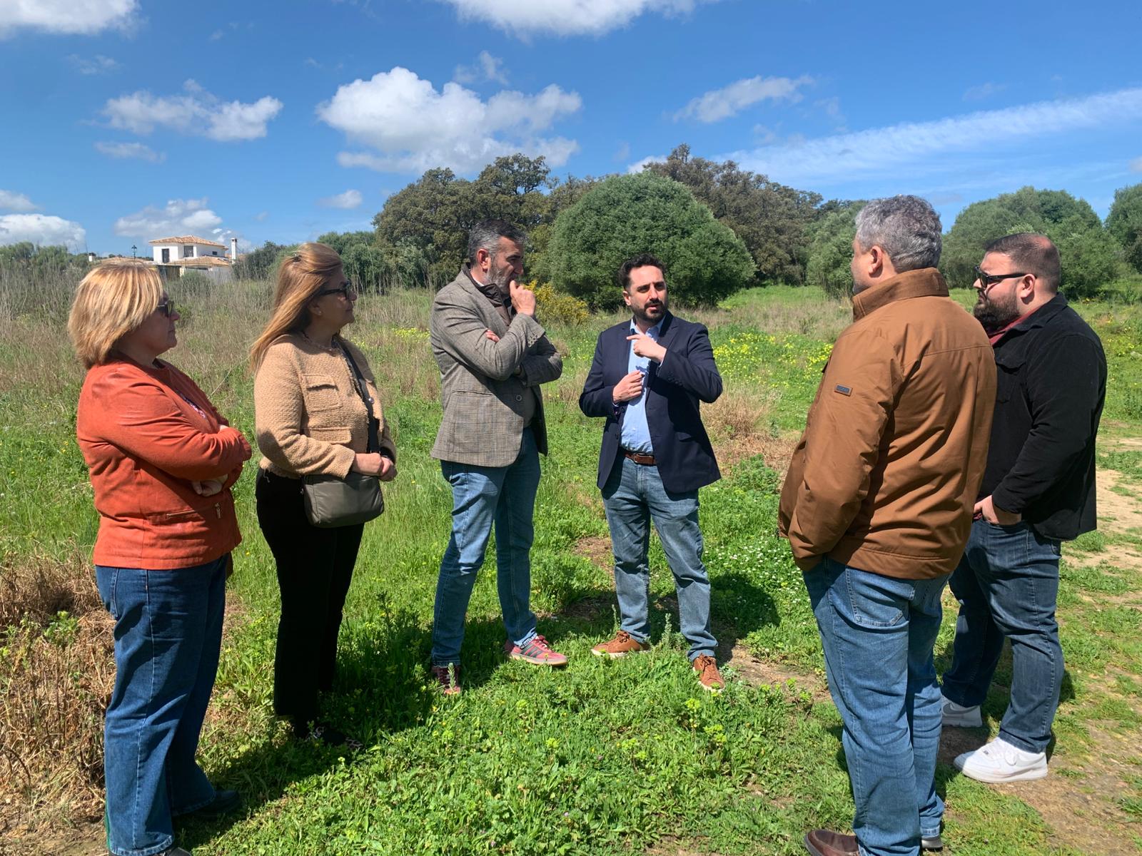 Pizarro denuncia en Los Barrios y San Roque falta de inversiones e "incumplimientos en serie" de la Junta. Pizarro denuncia en Los Barrios y San Roque falta de inversiones e "incumplimientos en serie" de la Junta.