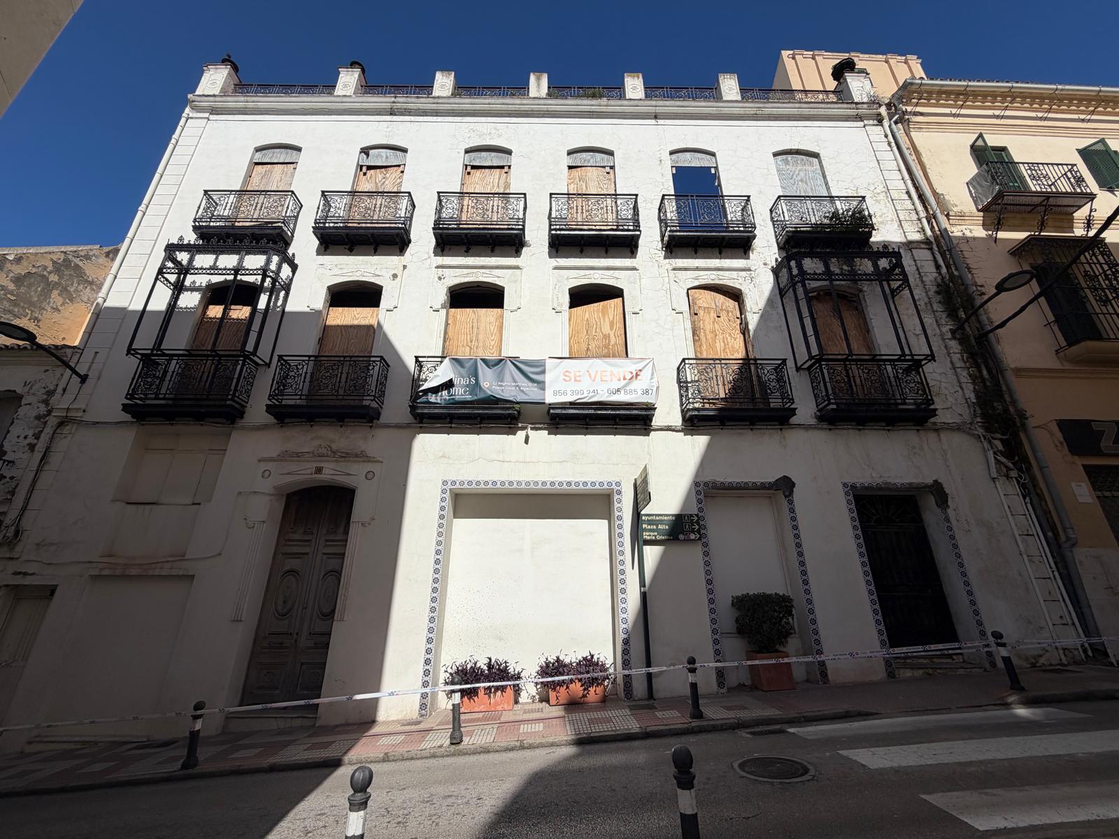 La Suite de las Cortinas, un edificio protegido por su "interés arquitectónico", al borde del derribo. Foto: F.M. La Suite de las Cortinas, un edificio protegido por su "interés arquitectónico", al borde del derribo. Foto: F.M.