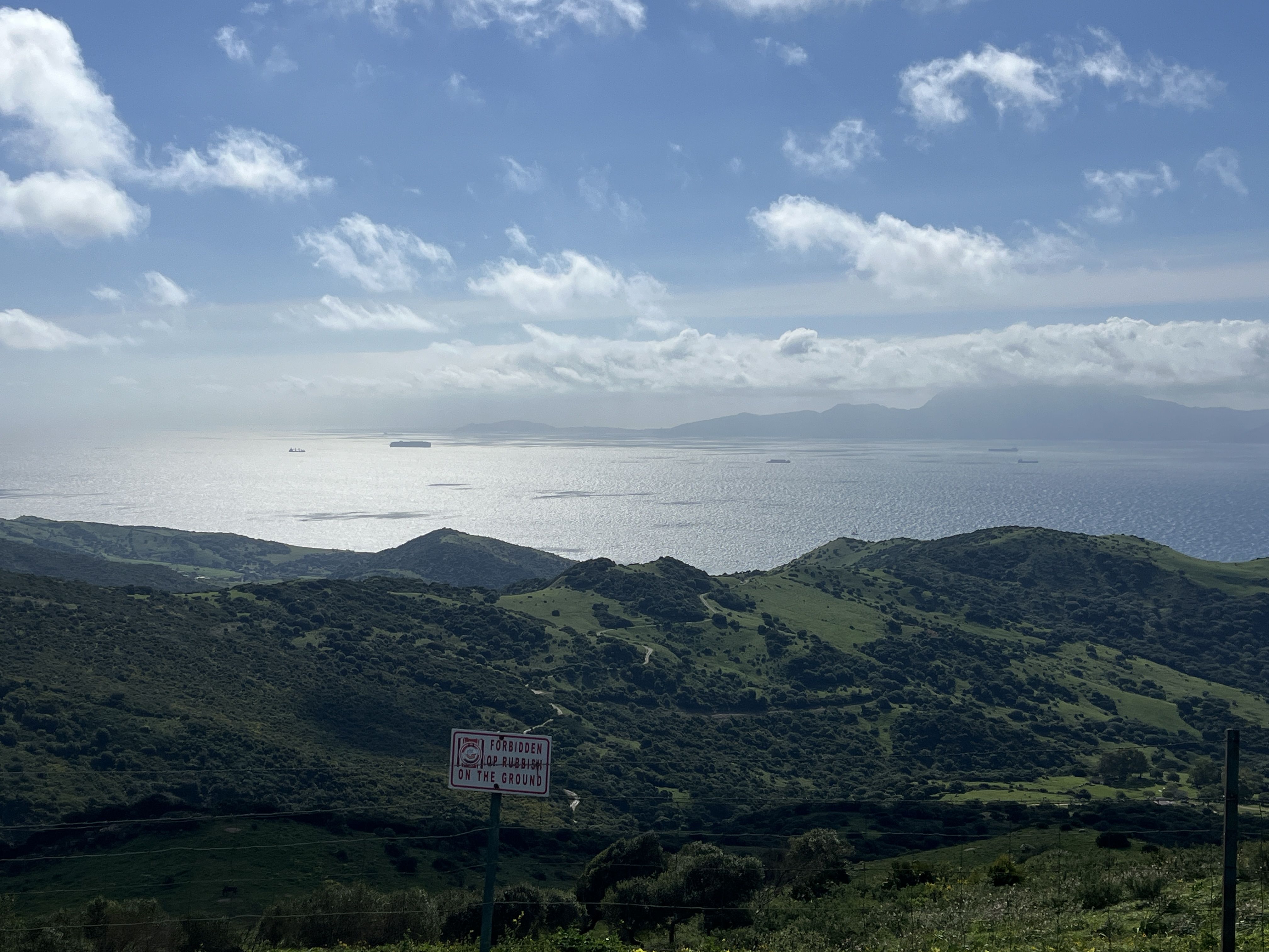 El Estrecho, desde el mirador de Tarifa. Aviso amarillo este Viernes de Dolores por oleaje en el Estrecho con rachas de hasta 61 km/h