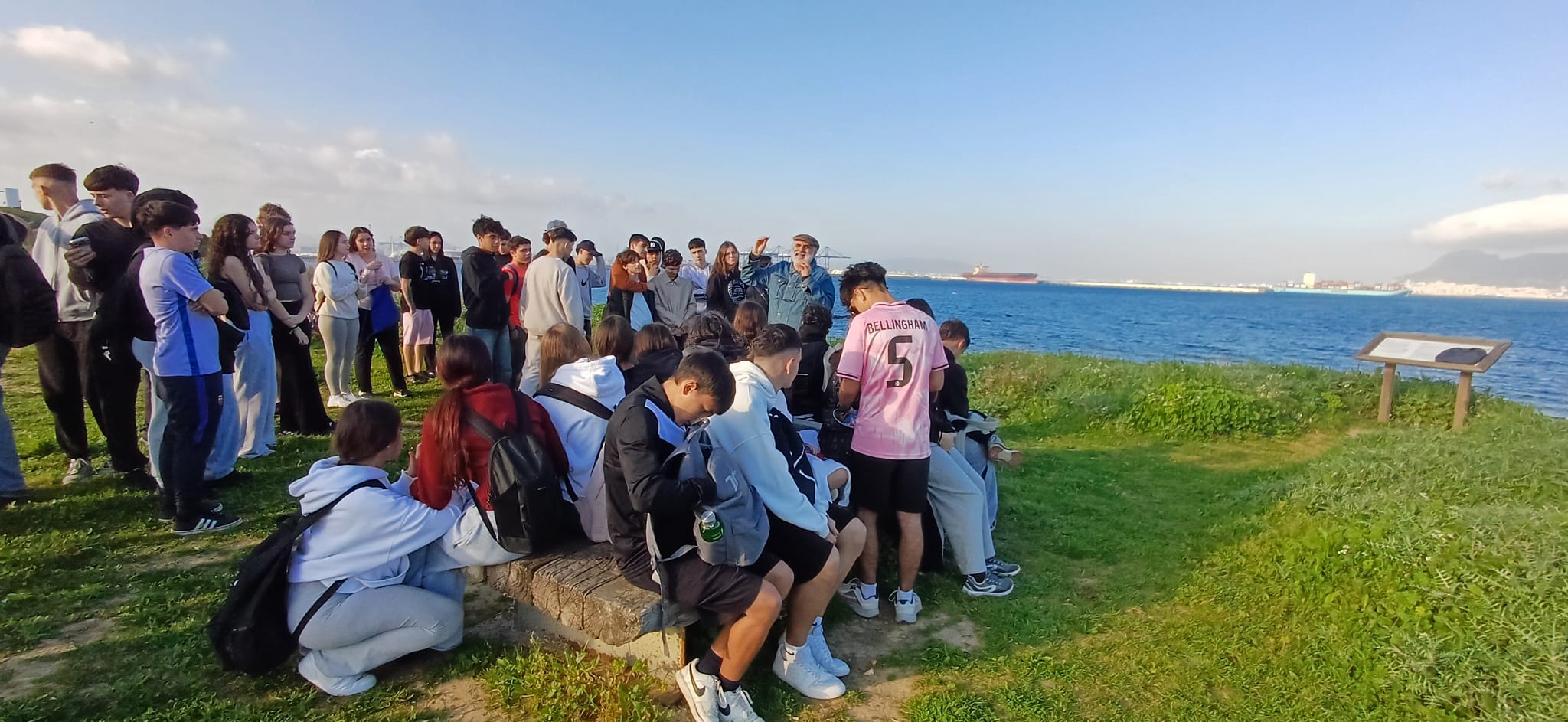 Estudiantes recorren lugares de la memoria histórica del Campo de Gibraltar