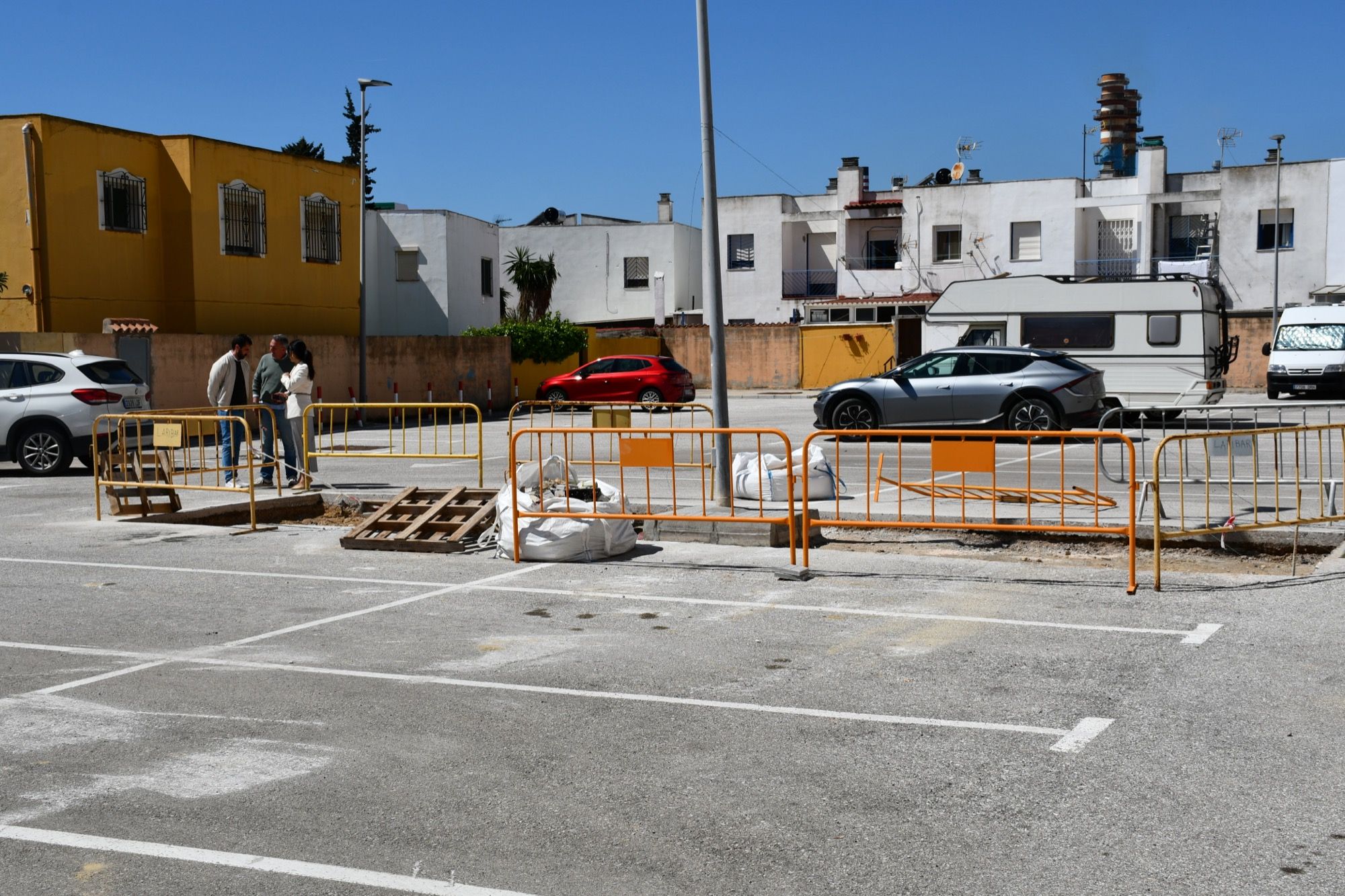 Obras y Servicios habilita siete plazas de aparcamiento en un parking interior de Puente Mayorga