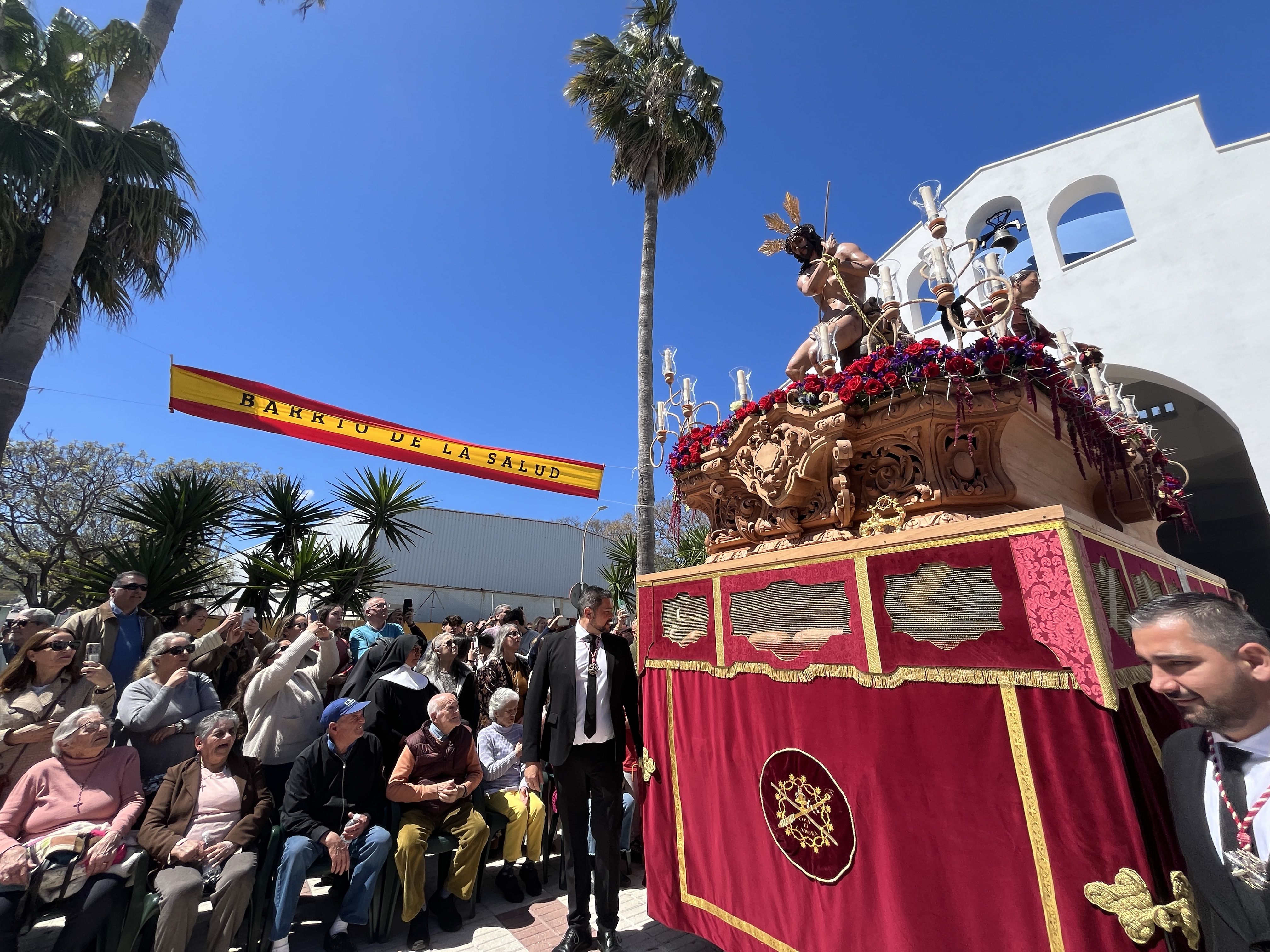 La barriada de San García arropa con devoción al Coronado de Espinas en su primera estación de penitencia 