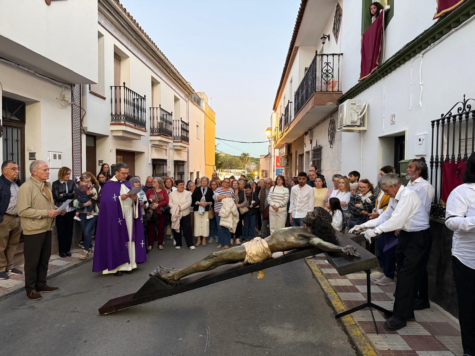 Los Barrios venera un año más a su Cristo del Amor