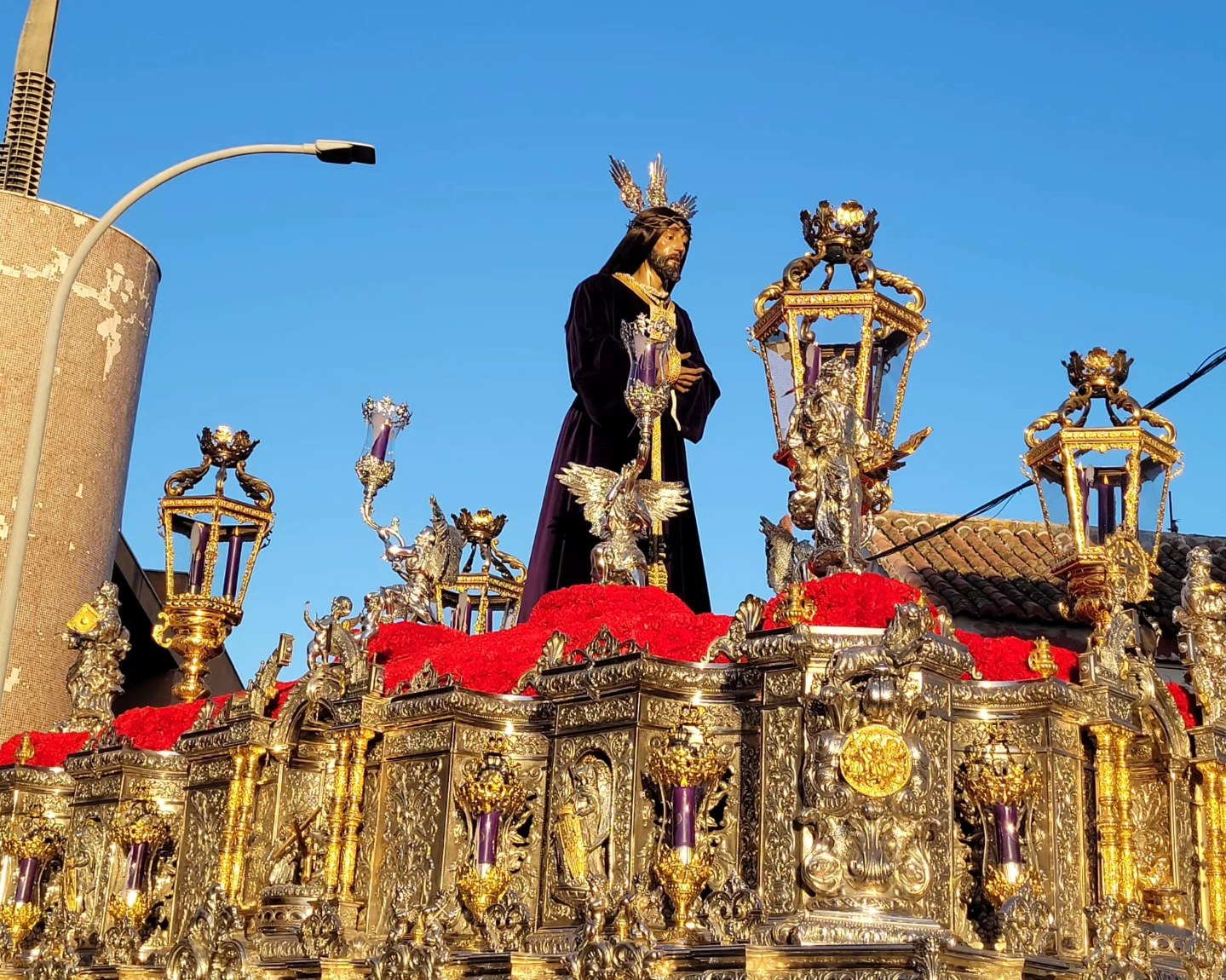 La Línea se vuelca con Medinaceli y Trinidad en una salida que desborda emoción y devoción