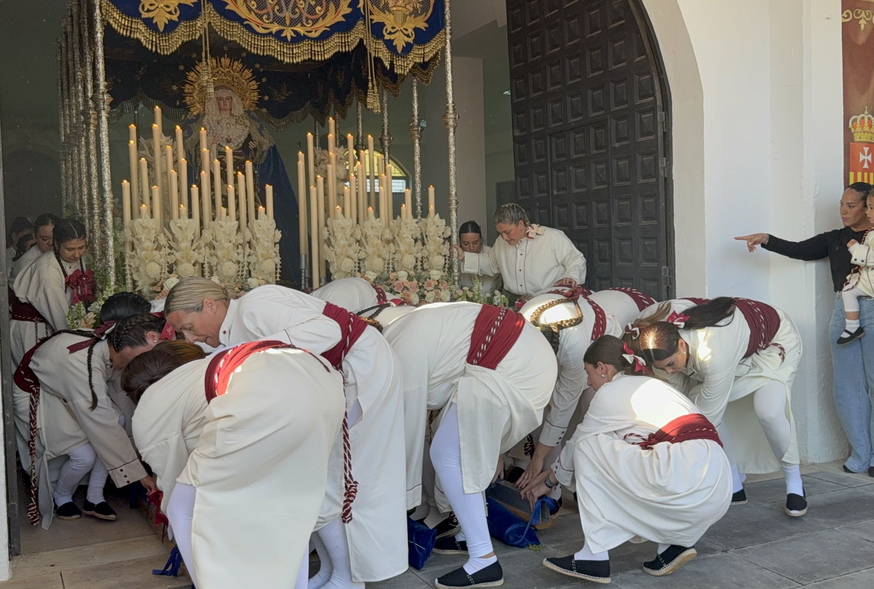 Salida de la Virgen de la Merced en Miércoles Santo / Foto: Amparo Carmona 