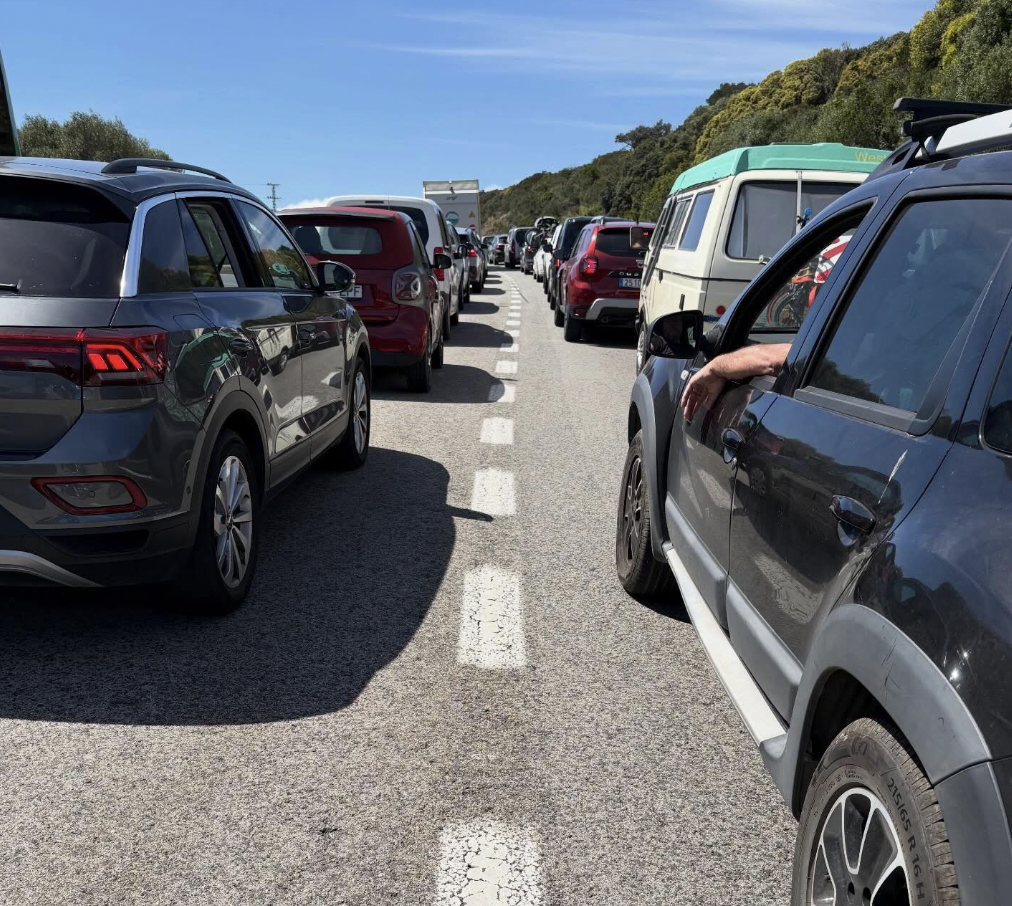 Comerciantes de Tarifa recogen firmas para reclamar soluciones ante los problemas de la N-340. 