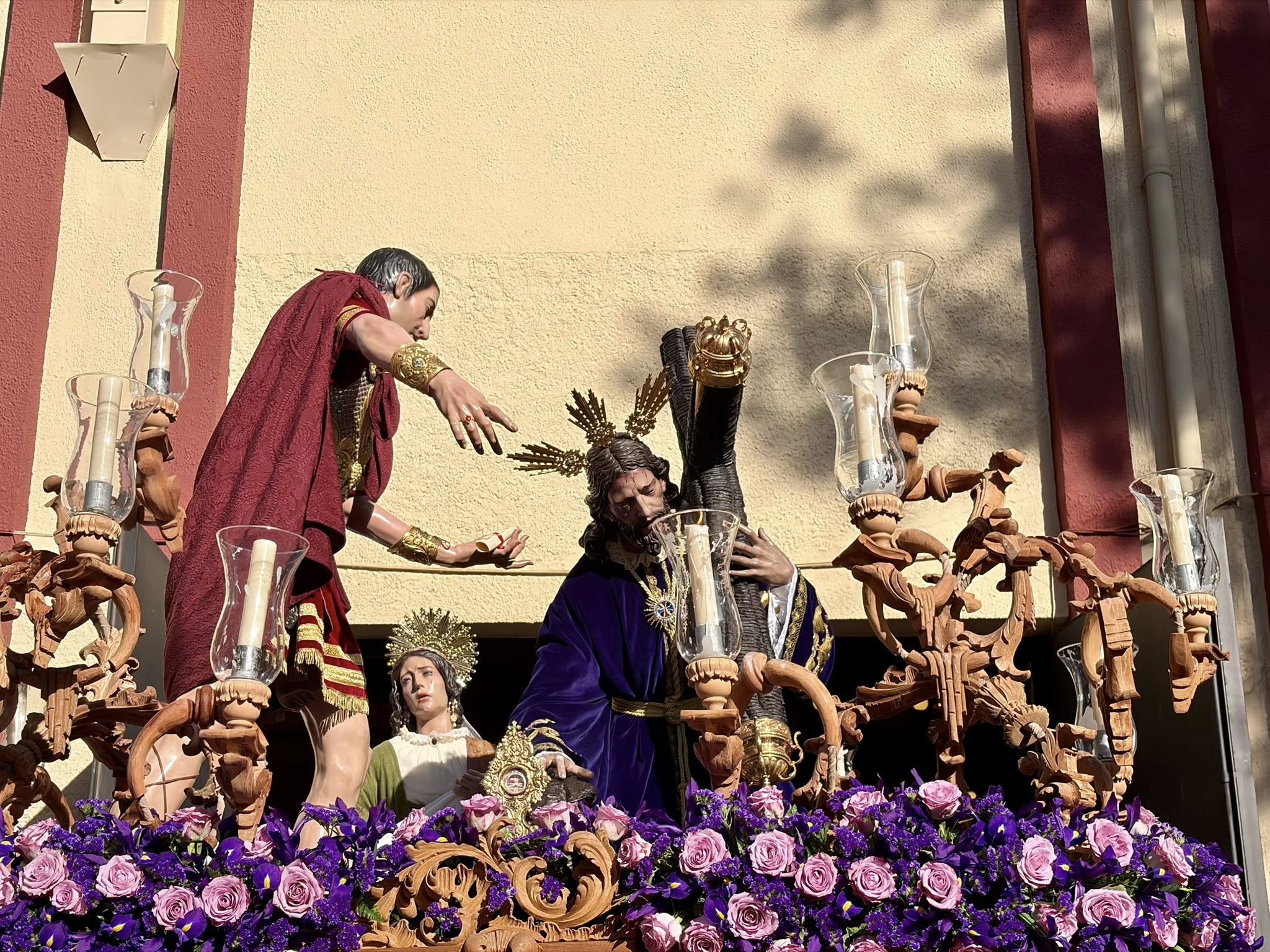 San José Artesano arropa al Cristo de las Tres Caídas y a su Madre Trinidad. Foto: S.F.