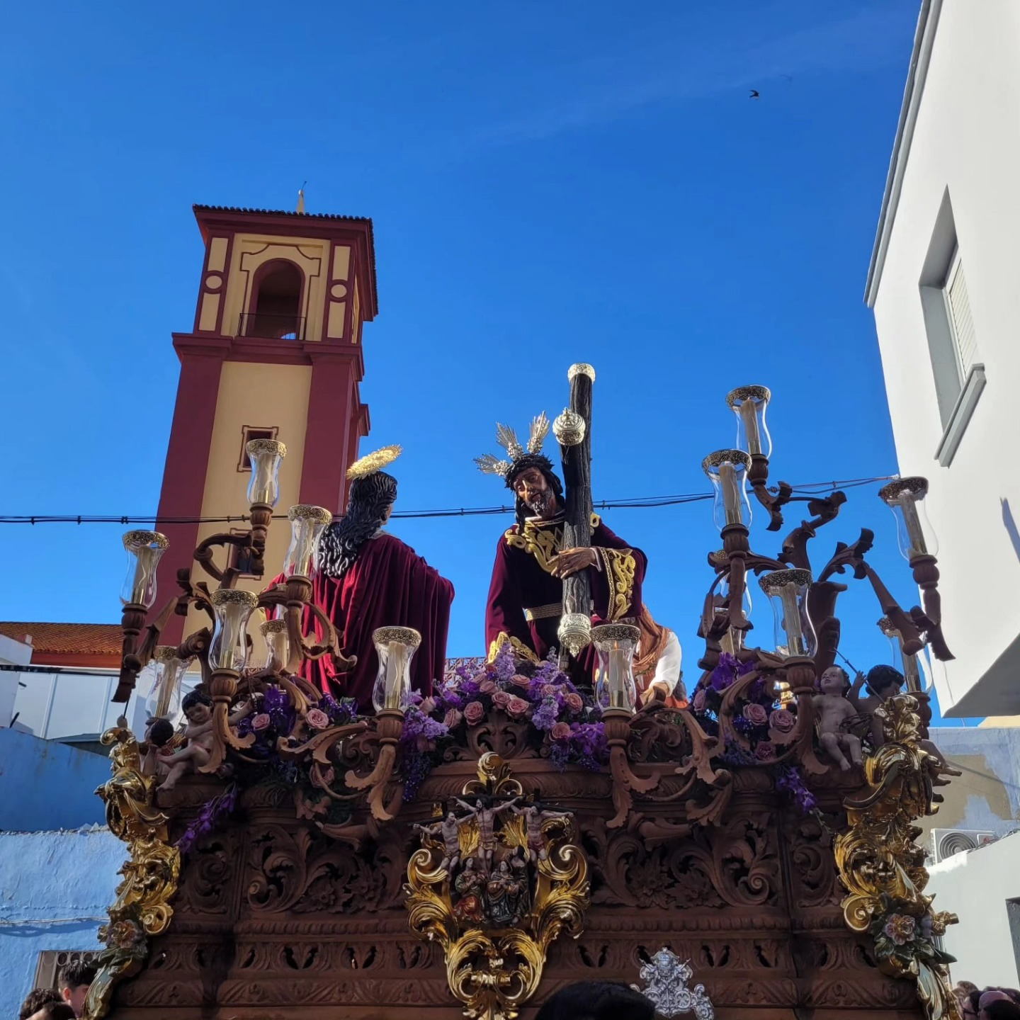 San Pedro Apóstol, testigo del fervor: Perdón y Salud inaugura un Jueves Santo de emoción en La Línea