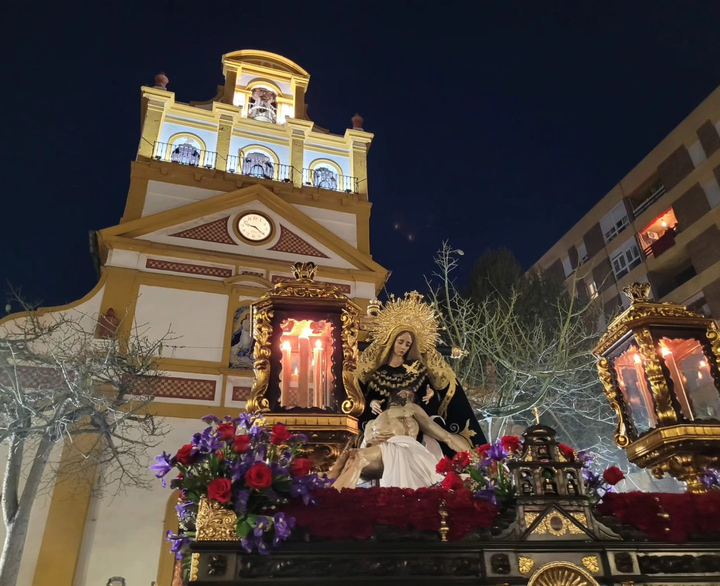 Almas y Angustias envuelve La Línea en una noche de fe y solemnidad