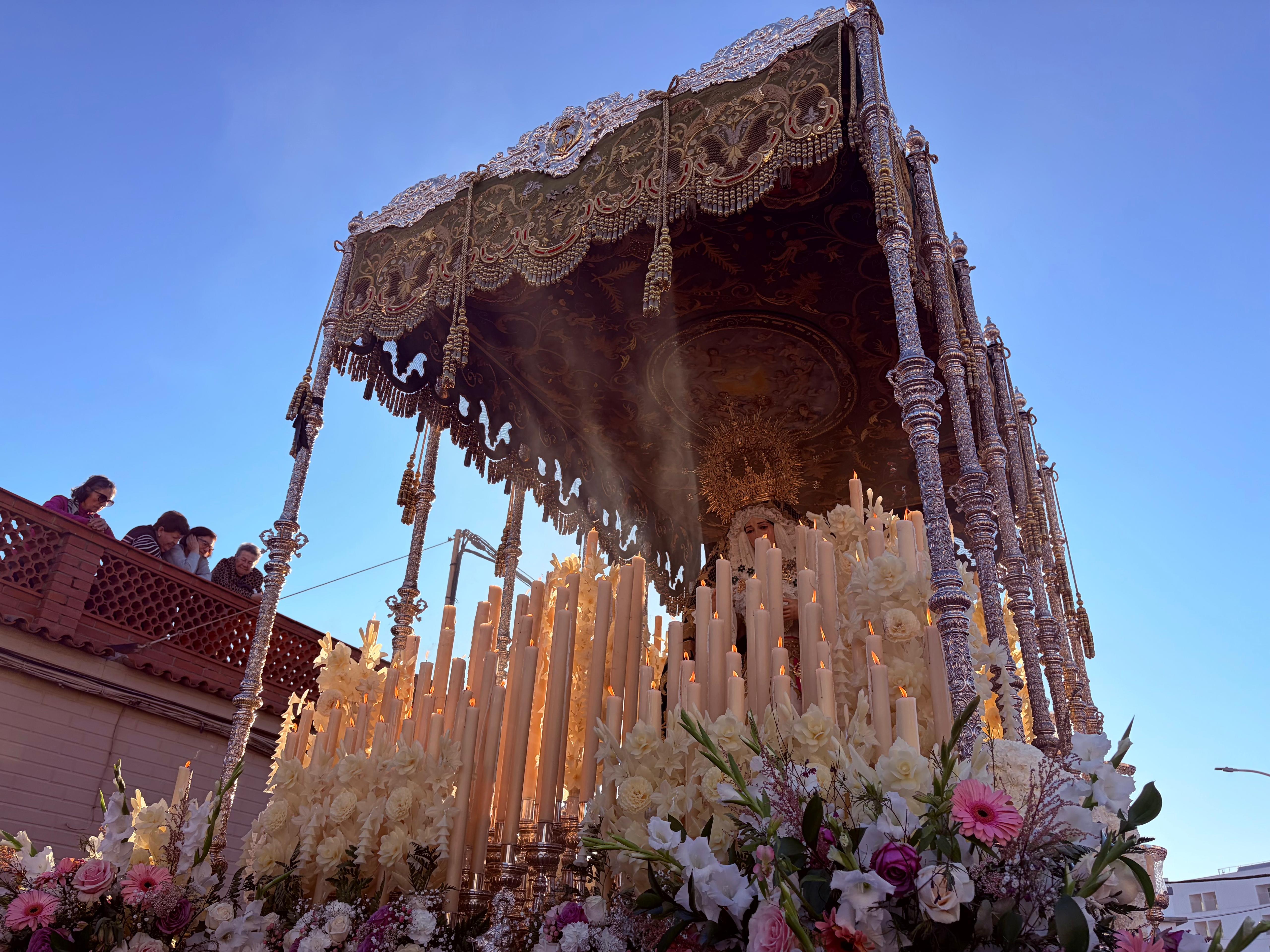 El dulce reencuentro de San Bernardo con su Esperanza. Foto: S.F. / 8Directo El dulce reencuentro de San Bernardo con su Esperanza. Foto: S.F. / 8Directo