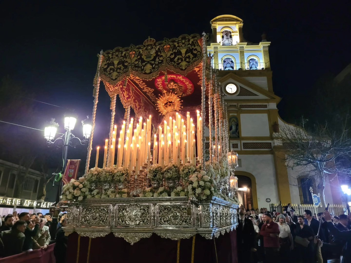 La Línea se rinde a Misericordia y Amargura en la solemne despedida del Viernes Santo La Línea se rinde a Misericordia y Amargura en la solemne despedida del Viernes Santo