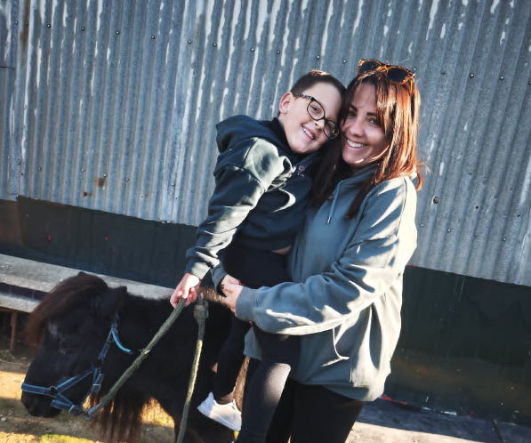 Educación retira la PTIS a Marco pese a su 39% de discapacidad y su enfermedad rara. Foto cedida por la familia: Marco y Arancha, su PTIS.