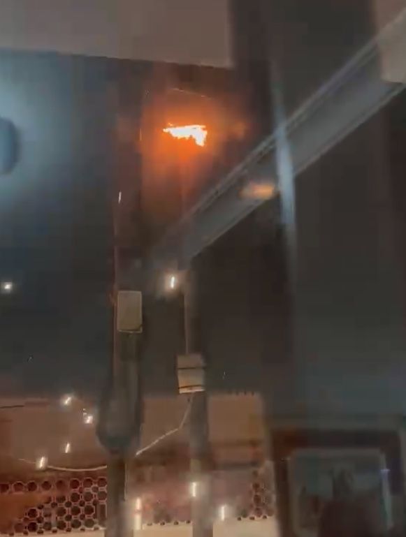 El deterioro de postes y el caos de cables en calles de El Rinconcillo provocan un incendio El deterioro de postes y el caos de cables en calles de El Rinconcillo provocan un incendio