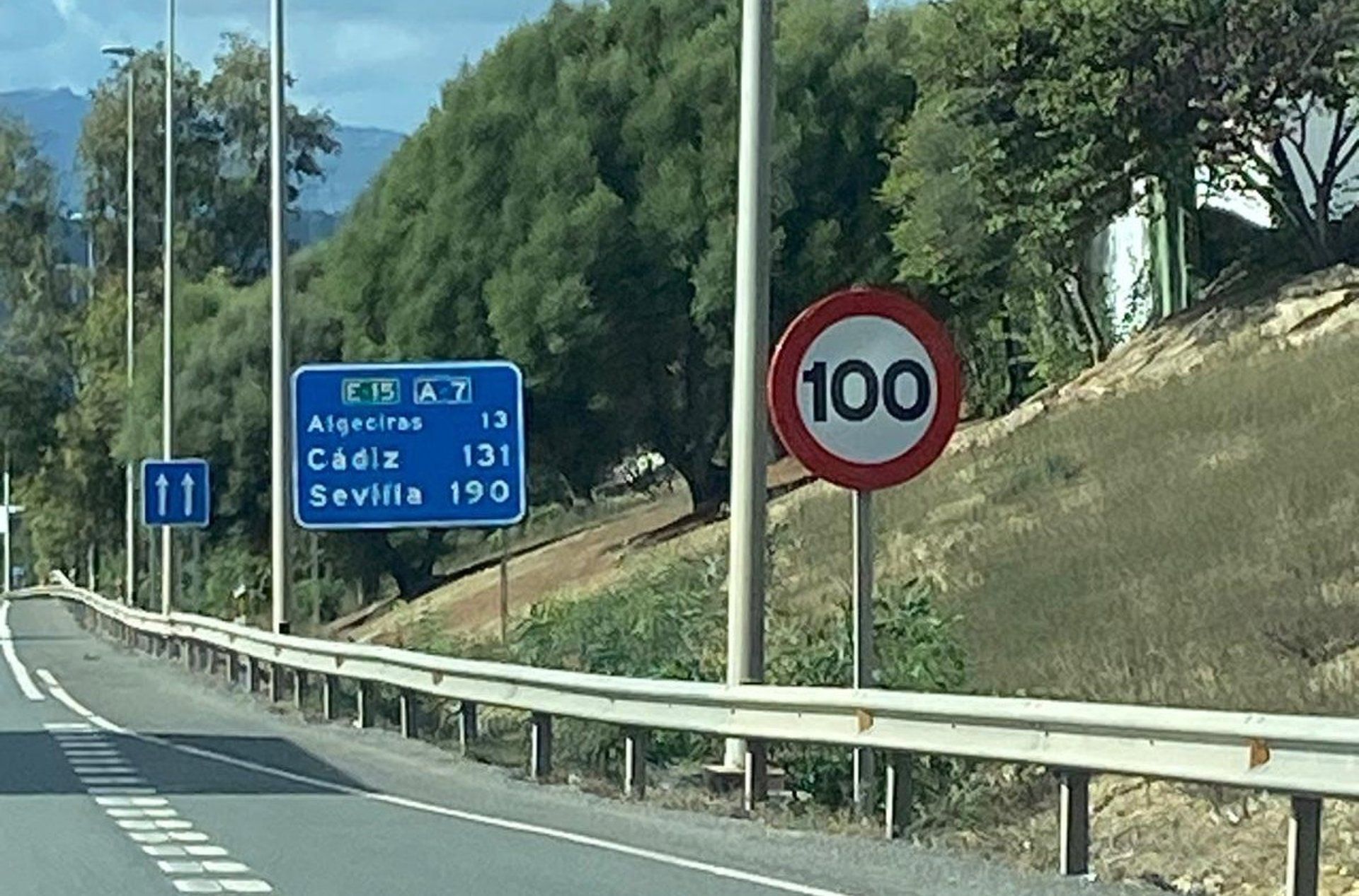 La DGT revoca sanciones en la A-7 tras detectarse fallos en la señalización de radares de tramo La DGT revoca sanciones en la A-7 tras detectarse fallos en la señalización de radares de tramo