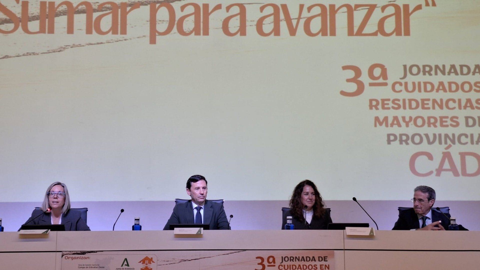 300 profesionales comparten experiencias sobre el cuidado de las personas mayores en Algeciras