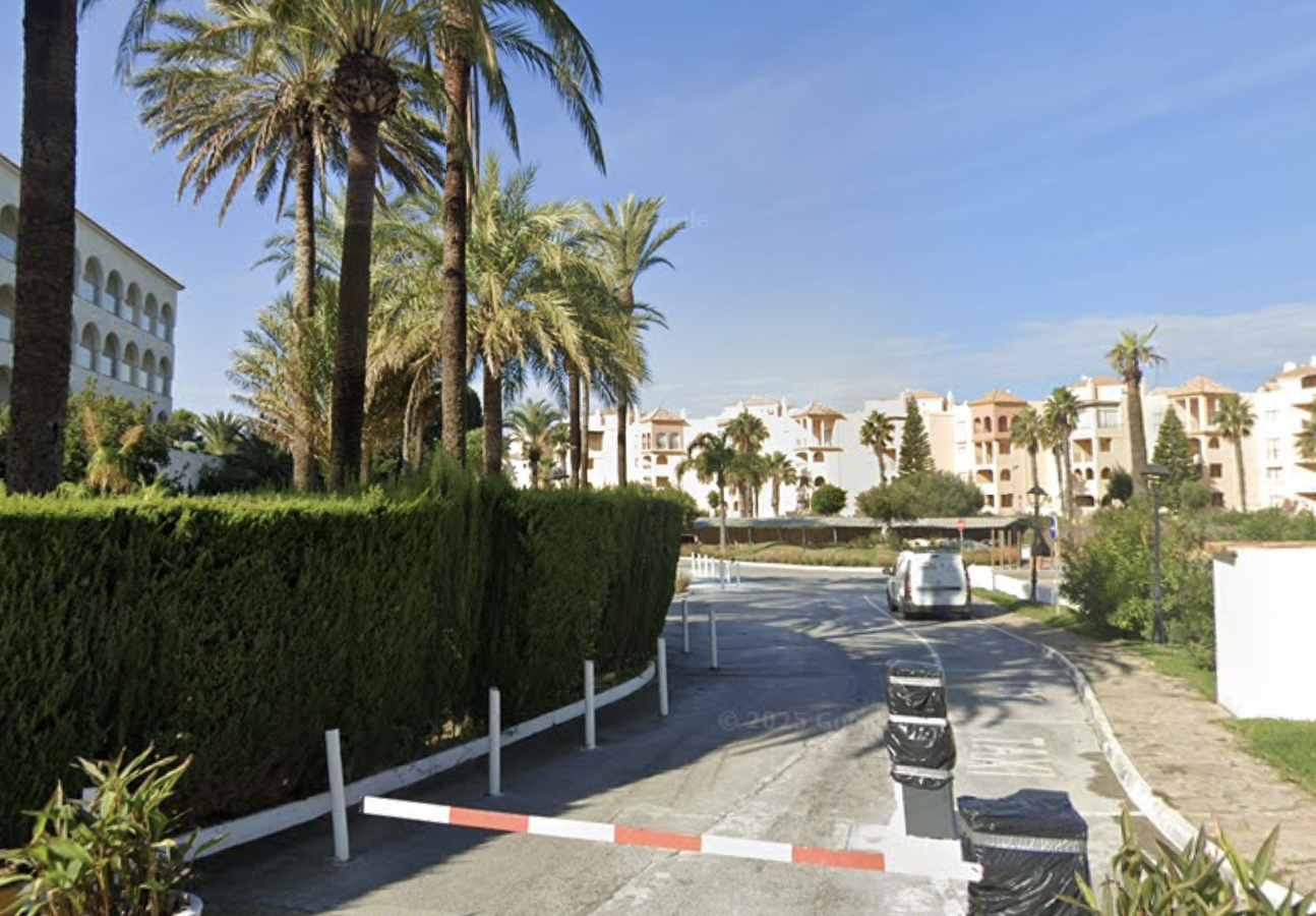 Muere un hombre en una obra en Tarifa tras caerle encima la plataforma de un camión