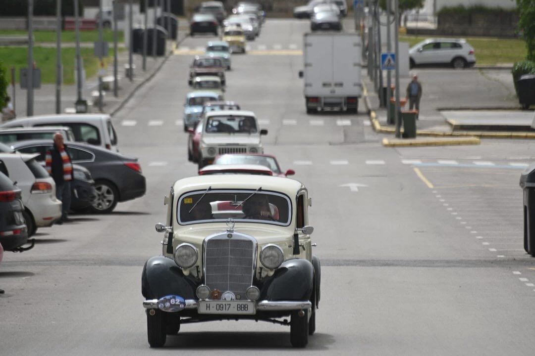 Castellar presume de motor clásico en una multitudinaria quedada con más de un centenar de vehículos Castellar presume de motor clásico en una multitudinaria quedada con más de un centenar de vehículos