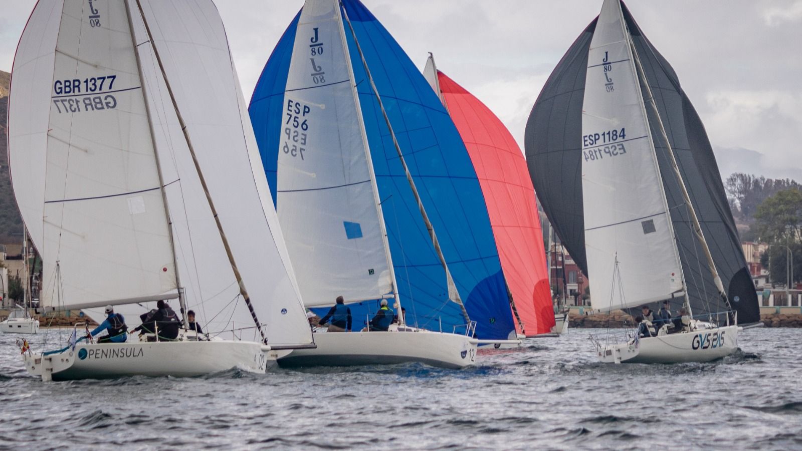 'Península' resuelve al desempate una vibrante segunda cita del Circuito Alcaidesa Marina de J/80. Foto:  Dani Uriarte.