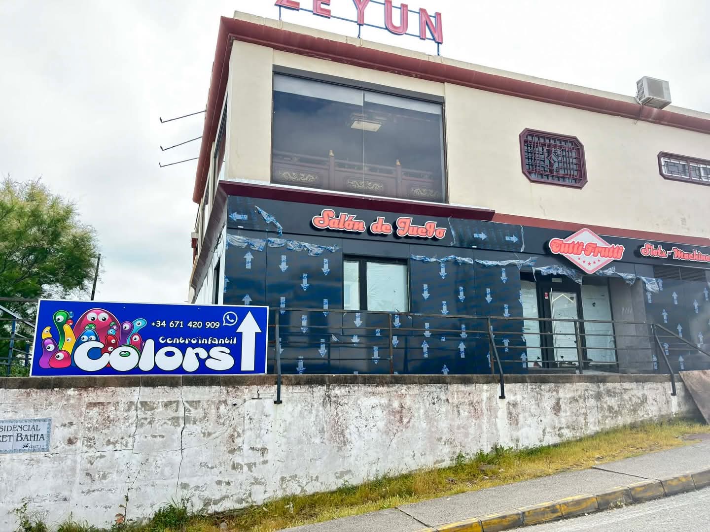 Salón de juegos en San García. Imagen de Izquierda Unida. 