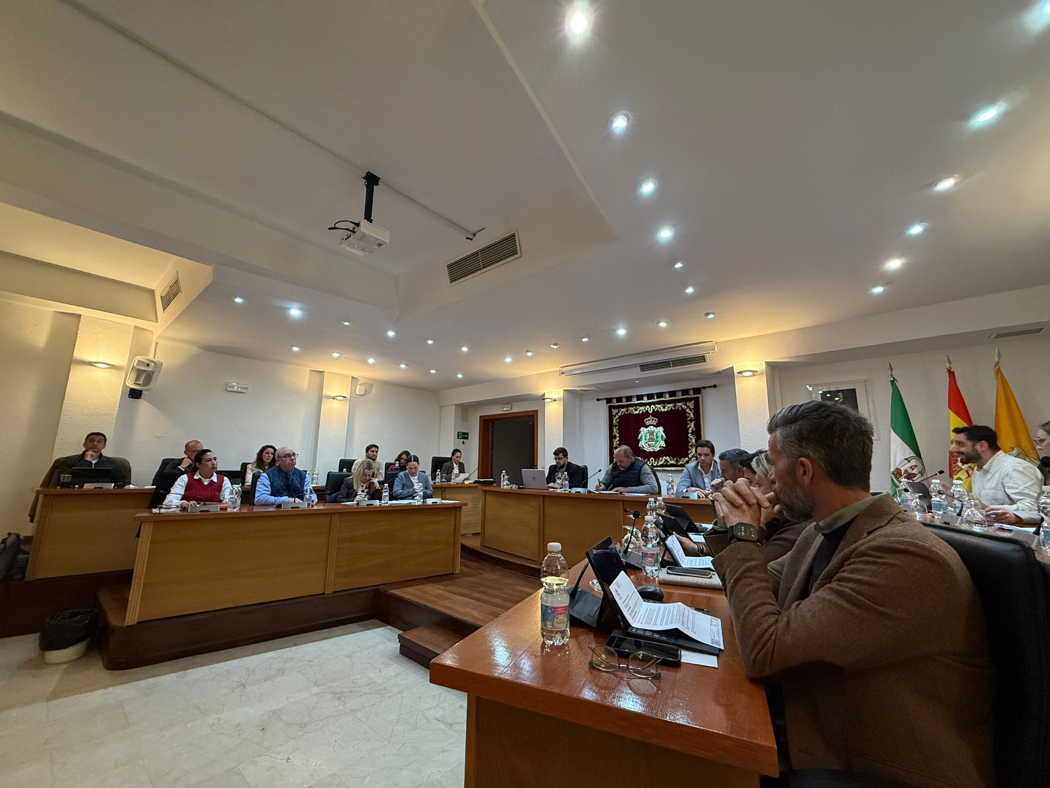 El Pleno de Los Barrios. Los Barrios aprueba por unanimidad pedir a la Mancomunidad la reducción de las tarifas de agua y basura