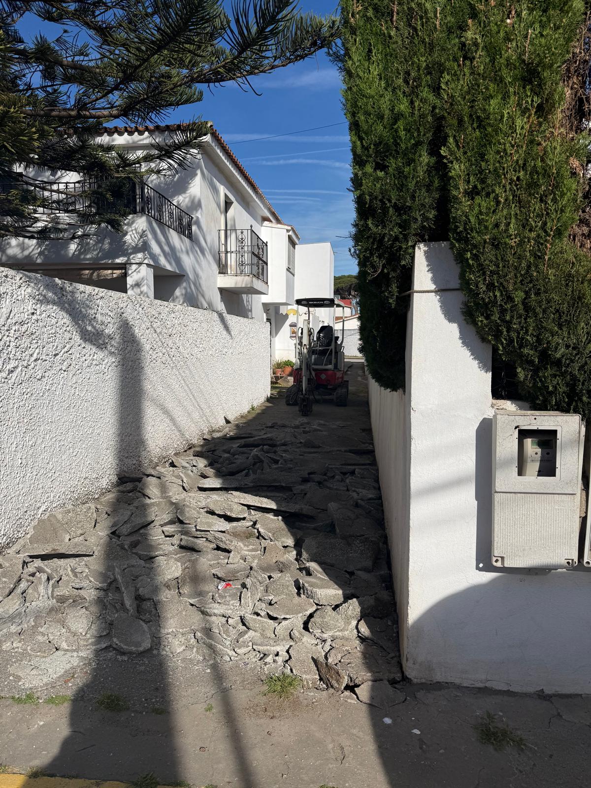 Los Barrios inicia las obras del callejón de Salabar y Trasmallo para acabar con los problemas de drenaje y pavimento