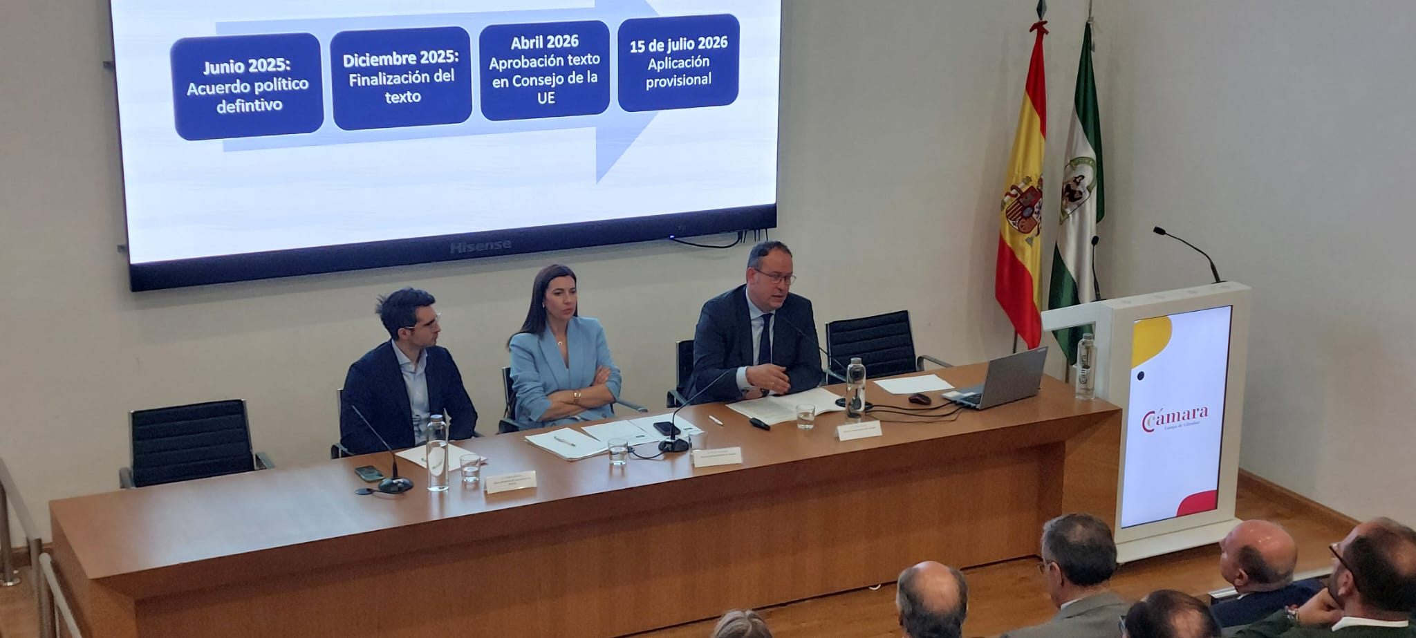 Mesa técnica. Titular: El acuerdo otorga un mayor control de España sobre aspectos como el bunkering y el tráfico marítimo gibraltareño