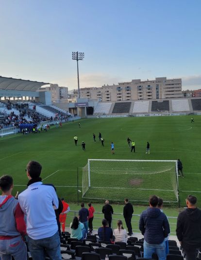 Aficionados invadiendo el terreno de juego.