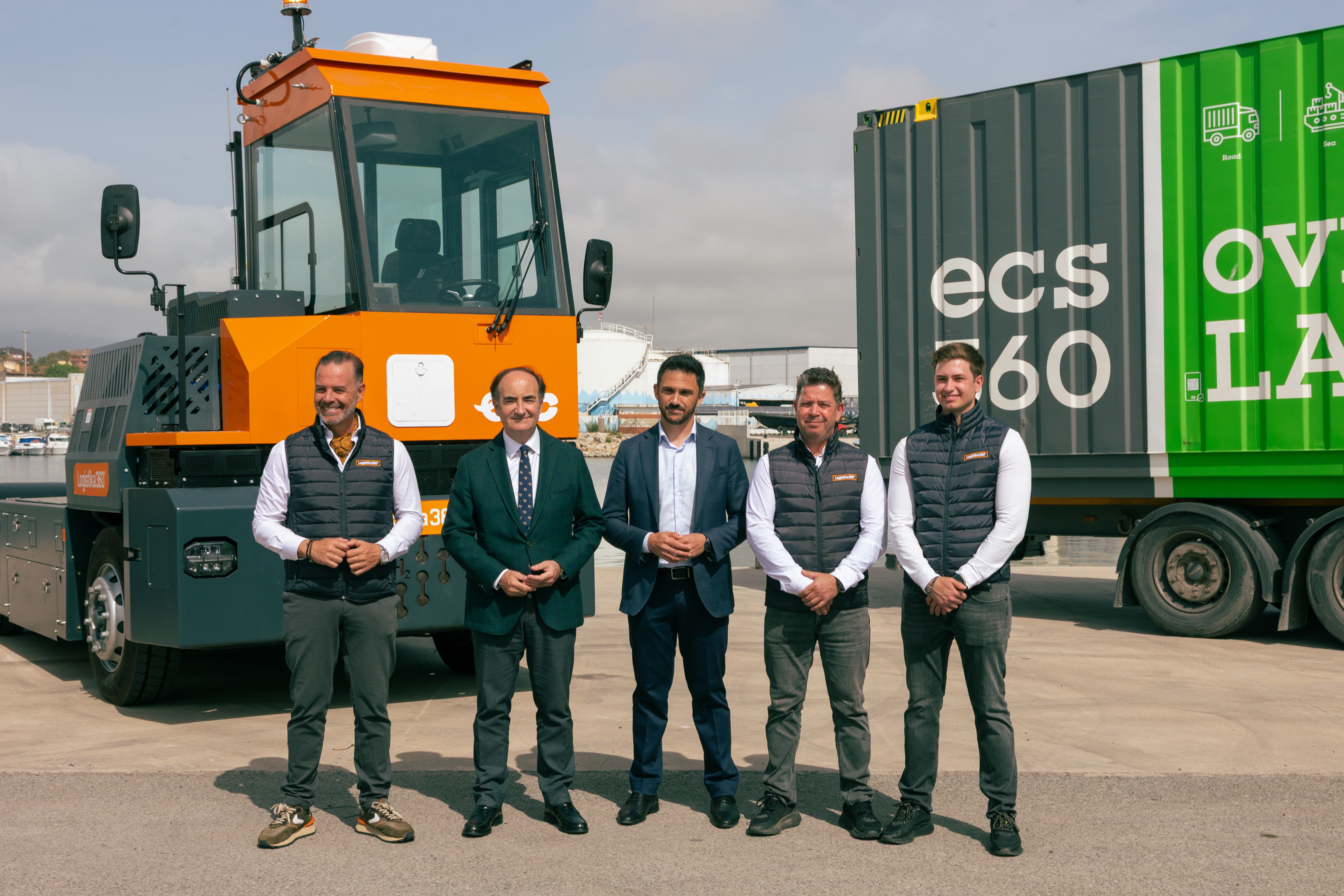 El Puerto de Algeciras prueba ya en operativa real su primer tractor de hidrógeno