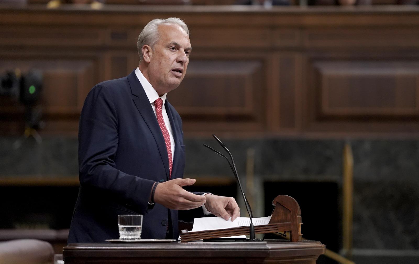 Ruiz Boix acusa a la Junta de abandono en carreteras frente a la inversión estatal en la provincia